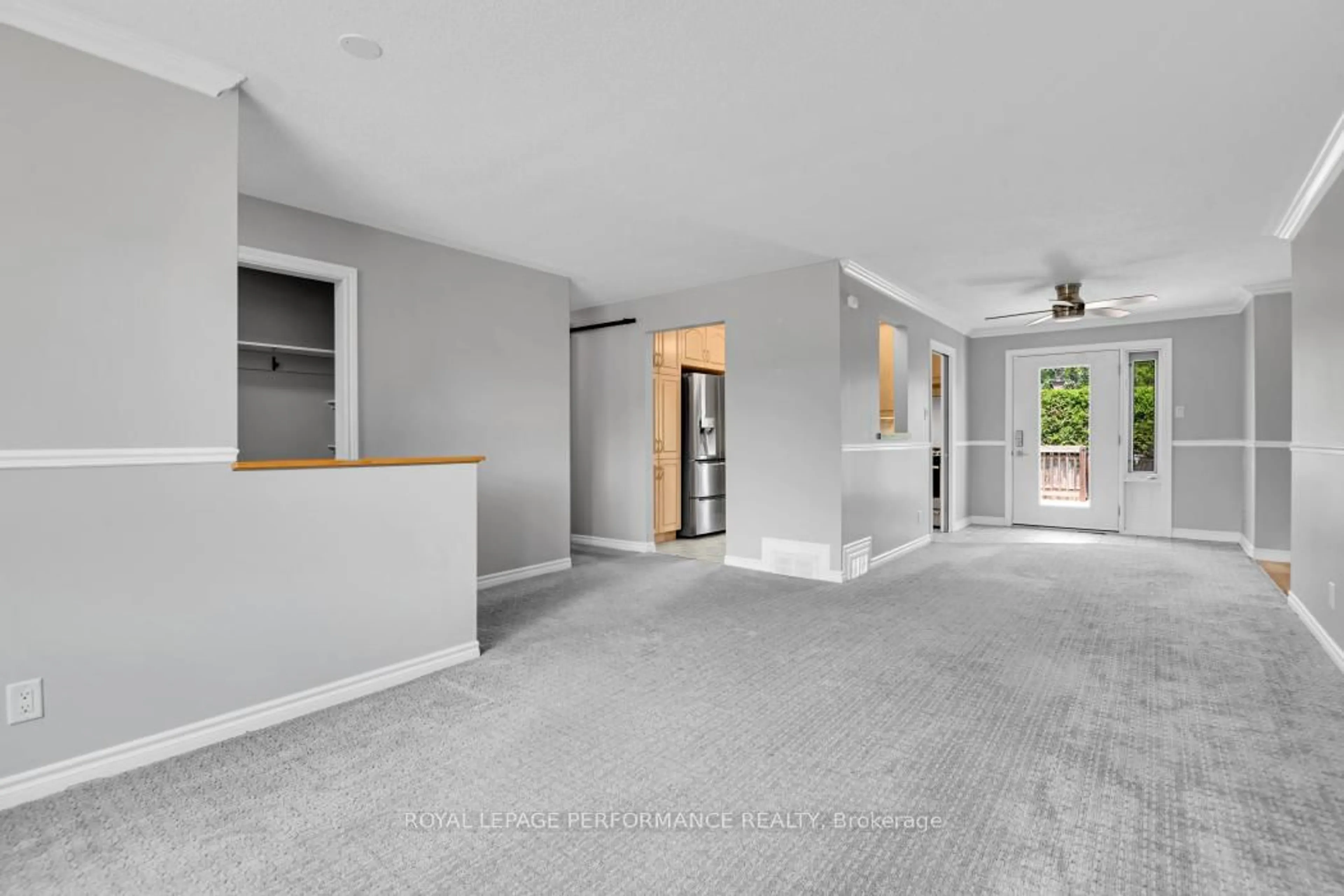 Indoor foyer for 2154 Monson Cres, Ottawa Ontario K1J 6A8