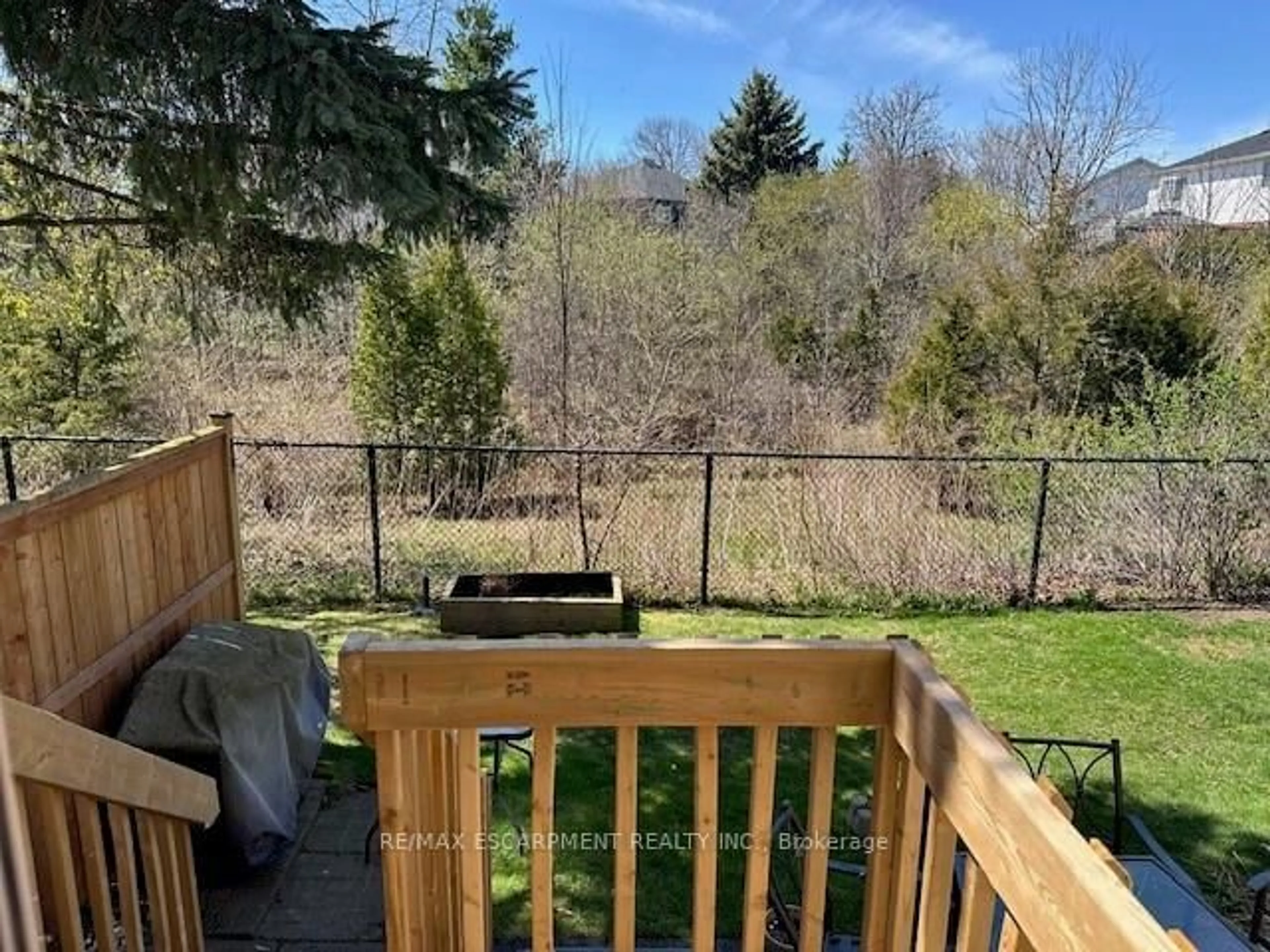 Patio, unknown for 75 Ryans Way #11, Hamilton Ontario L8B 1B4