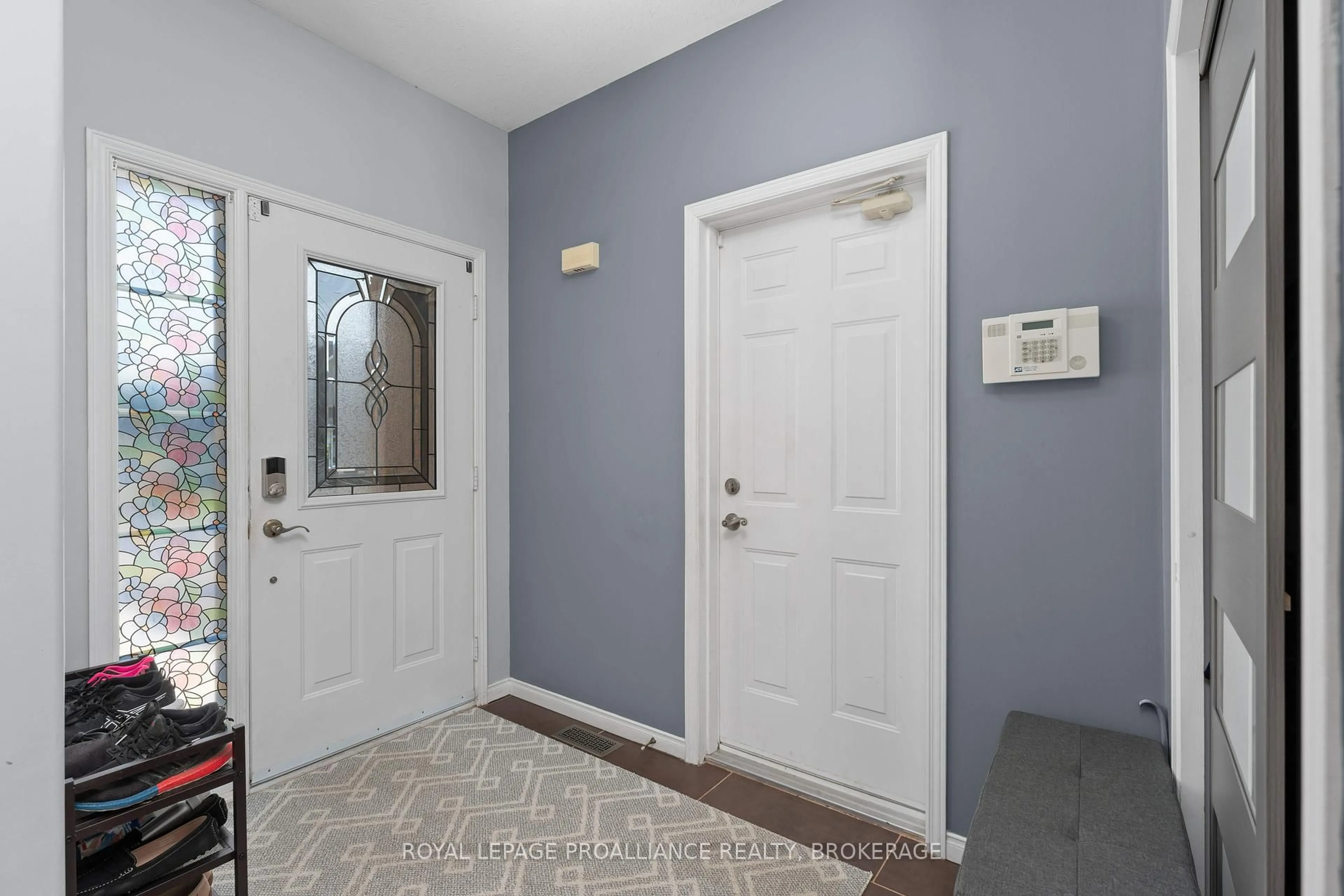 Indoor entryway for 138 Dalgleish Ave, Kingston Ontario K7K 7E3