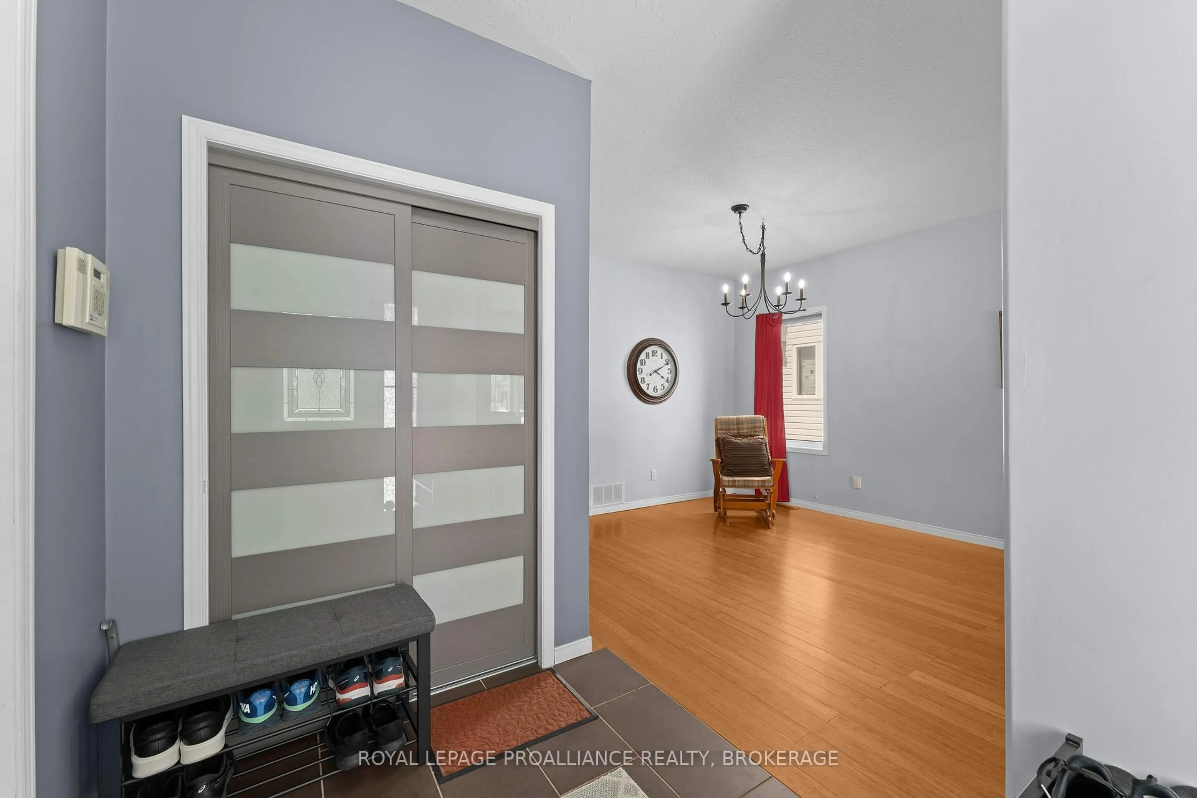 Indoor entryway for 138 Dalgleish Ave, Kingston Ontario K7K 7E3