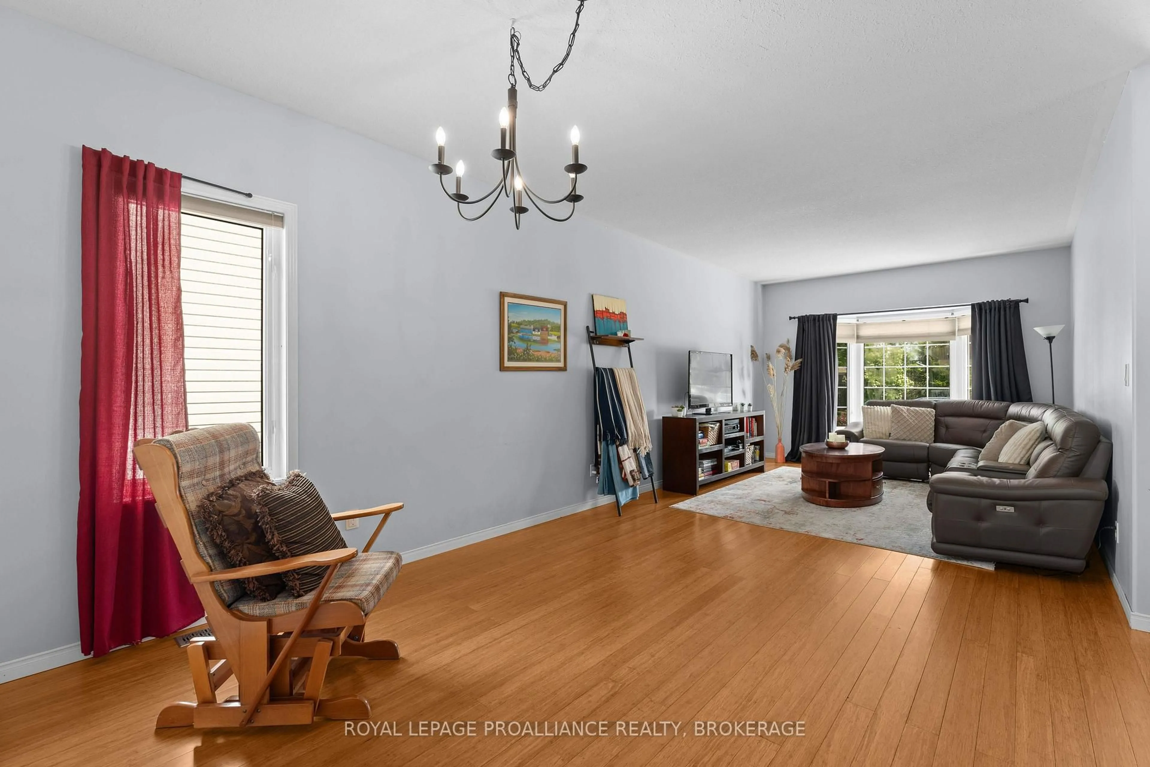 Living room with furniture, wood/laminate floor for 138 Dalgleish Ave, Kingston Ontario K7K 7E3