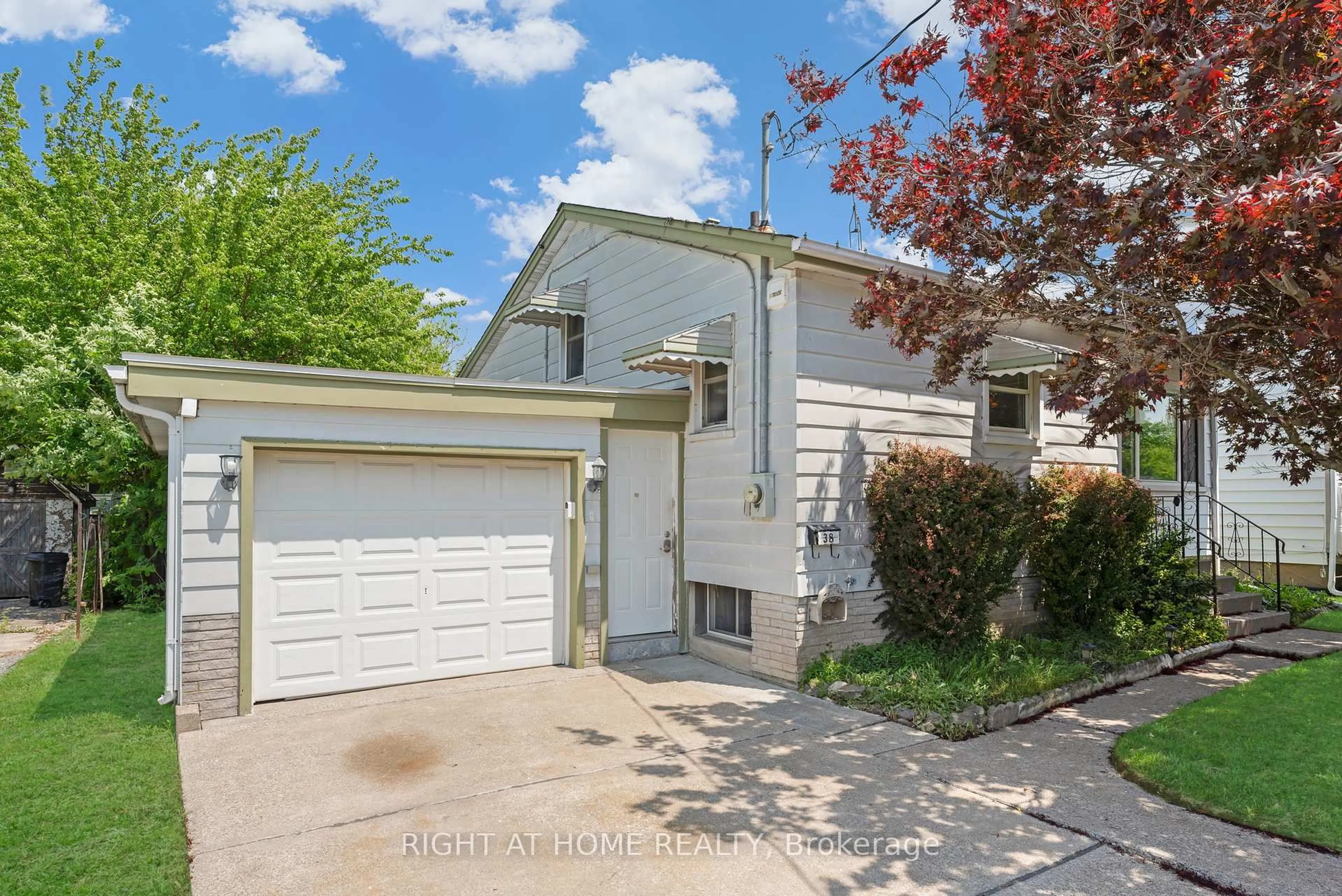A pic from outside/outdoor area/front of a property/back of a property/a pic from drone, street for 38 Kinsey St, St. Catharines Ontario L2S 1E1