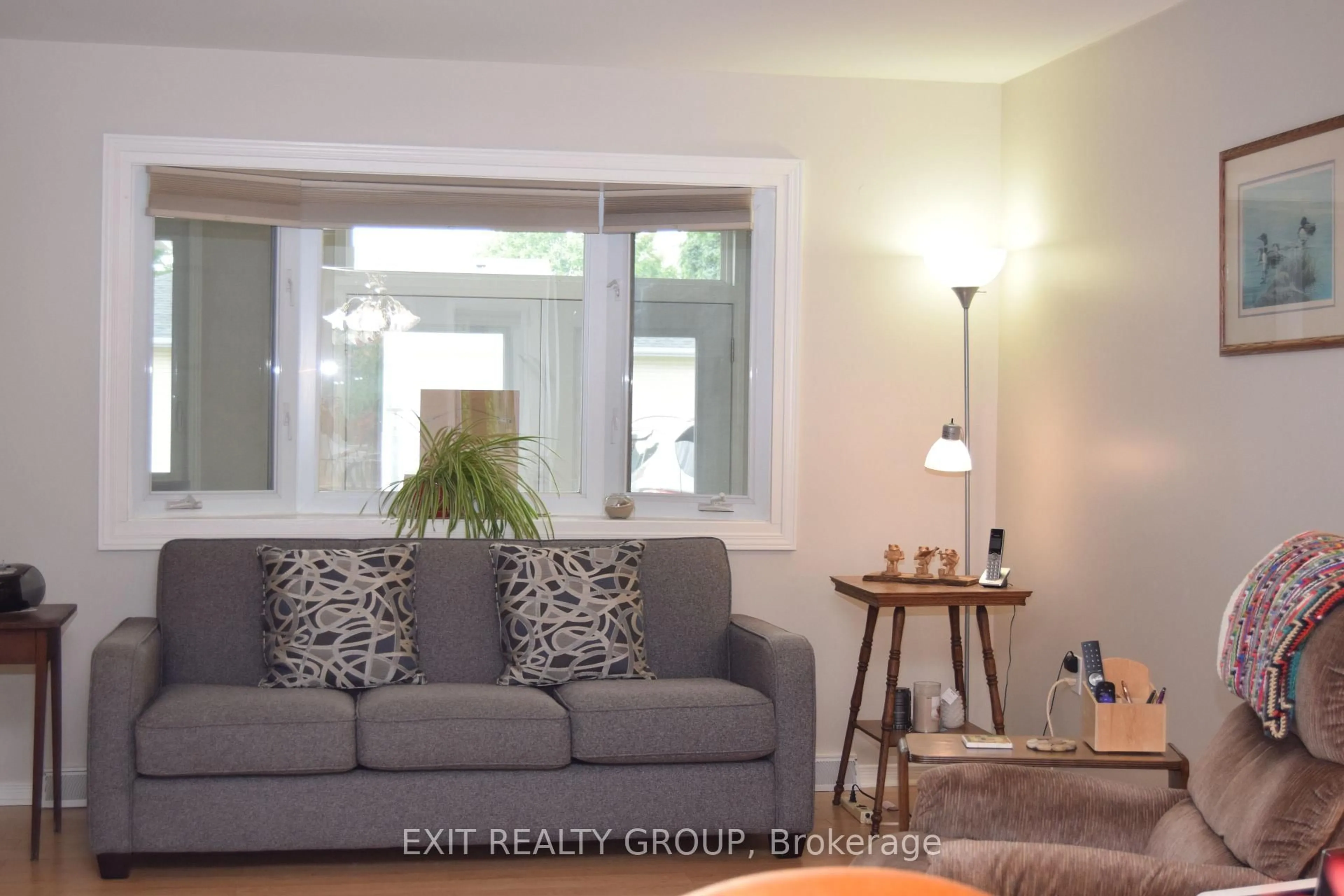 Living room with furniture, unknown for 9 Empire Blvd, Prince Edward County Ontario K0K 3L0