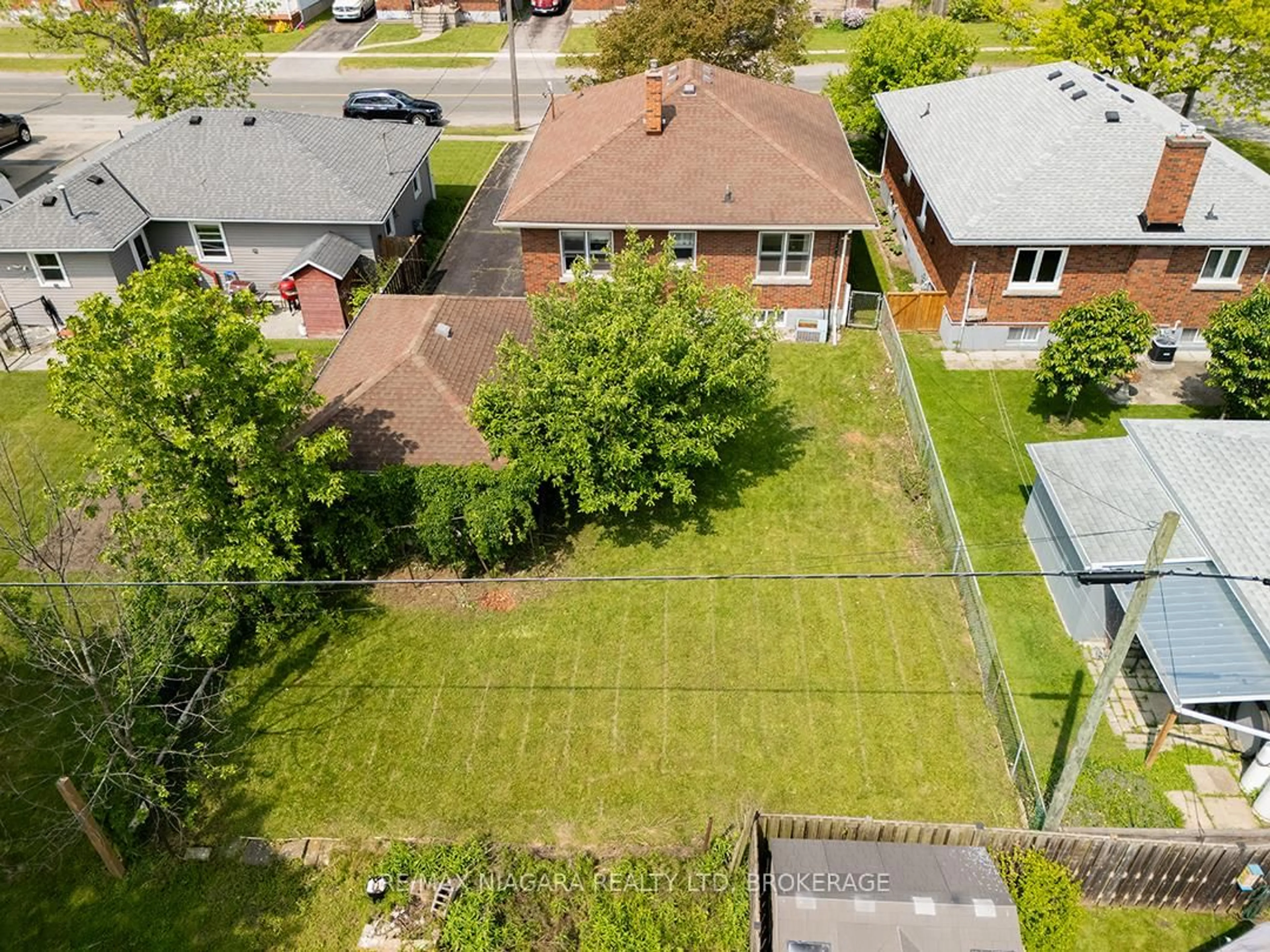 A pic from outside/outdoor area/front of a property/back of a property/a pic from drone, street for 155 Clarke St, Port Colborne Ontario L3K 2G2