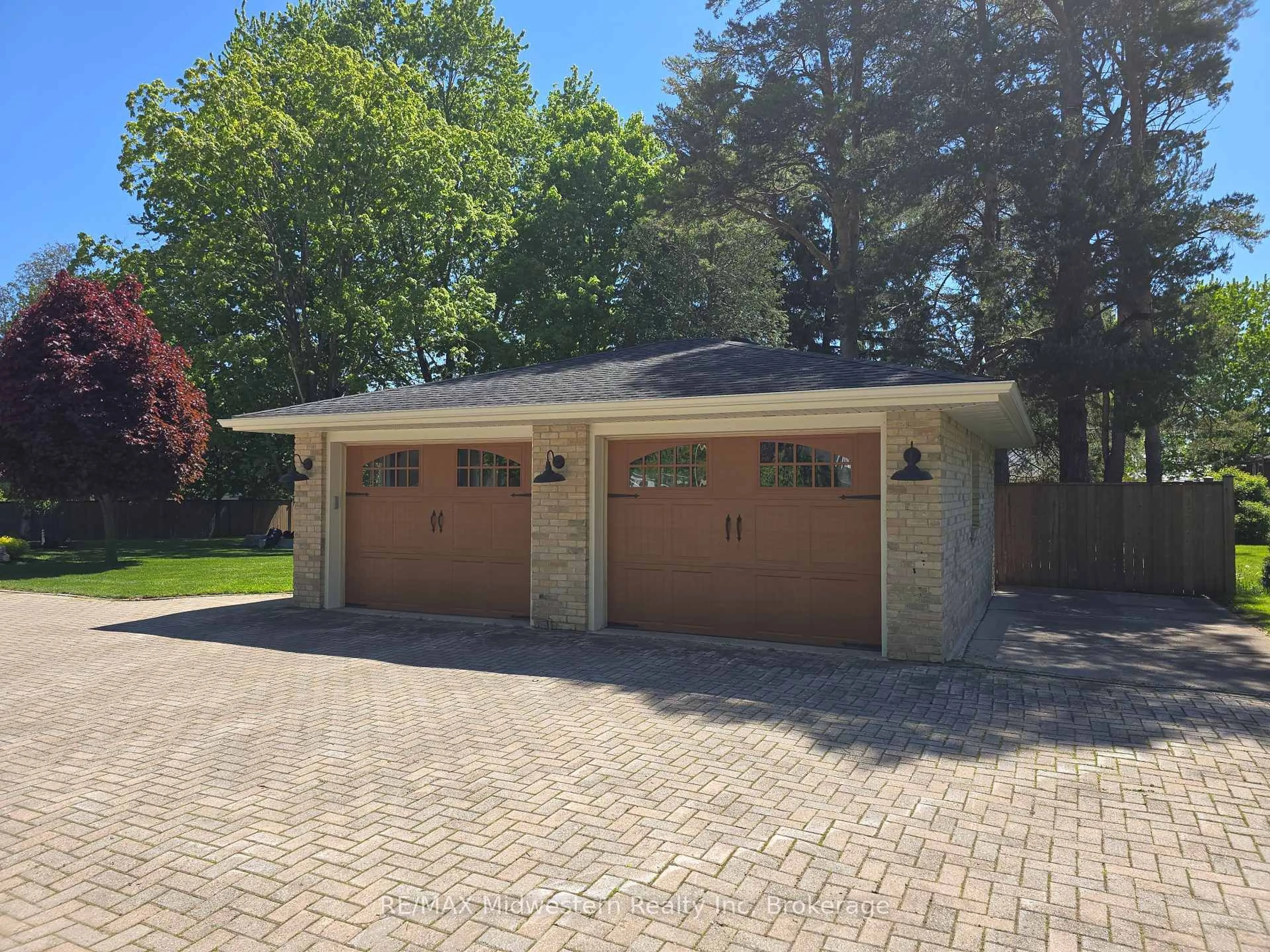 Indoor garage for 179 Main St, North Perth Ontario N0G 1B0