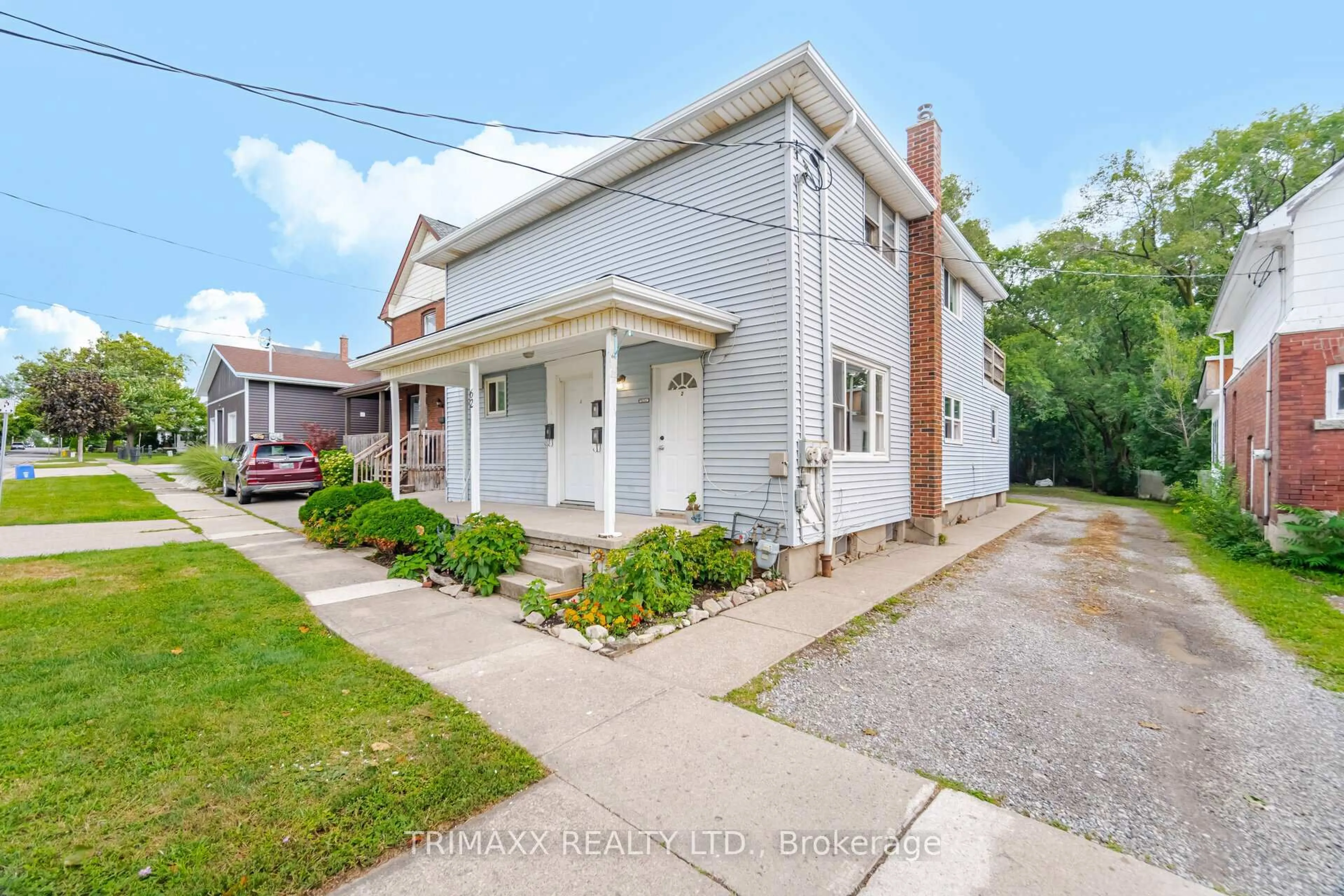 A pic from outside/outdoor area/front of a property/back of a property/a pic from drone, street for 62 Pine St, Thorold Ontario L2V 2N9