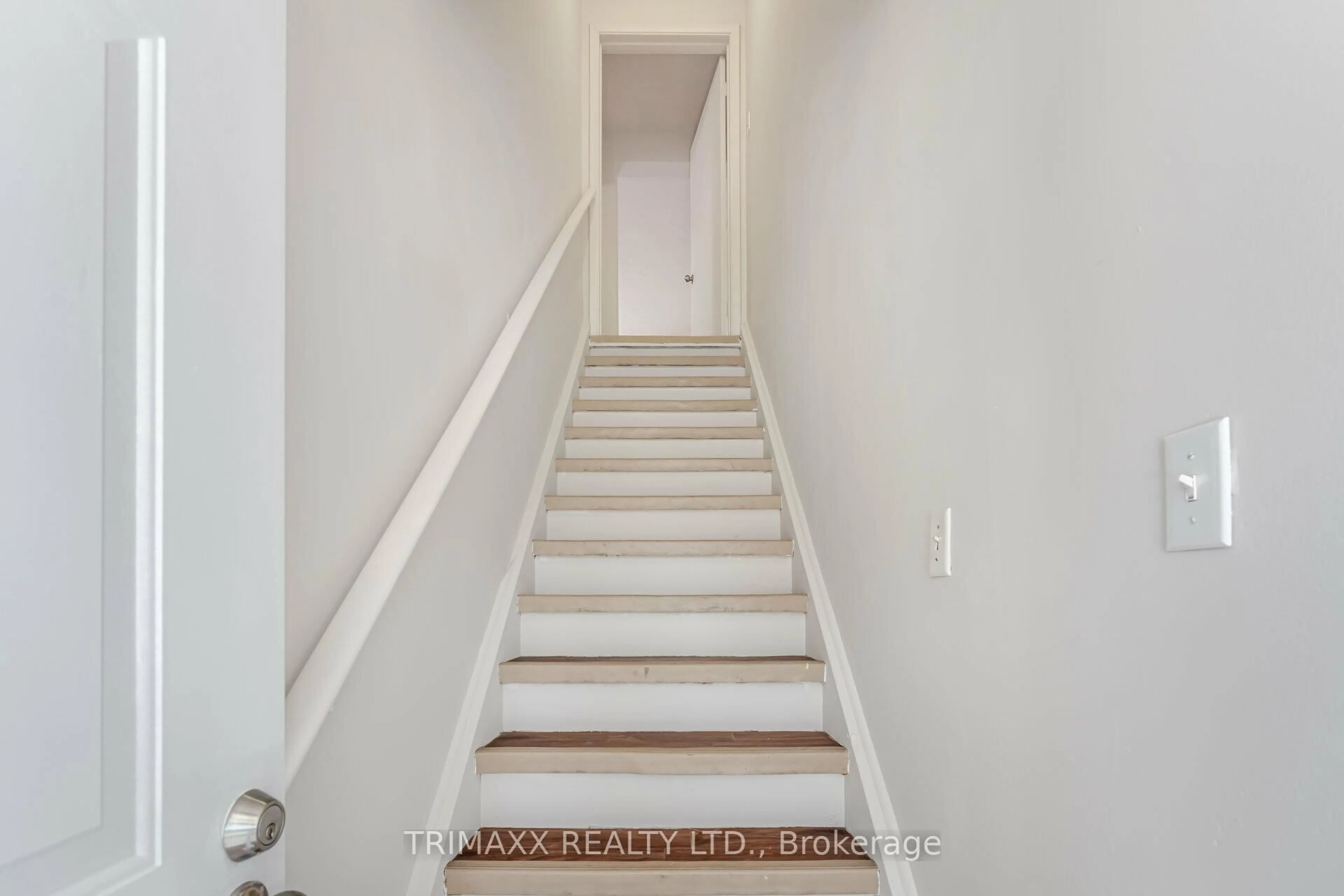 Stairs for 62 Pine St, Thorold Ontario L2V 2N9