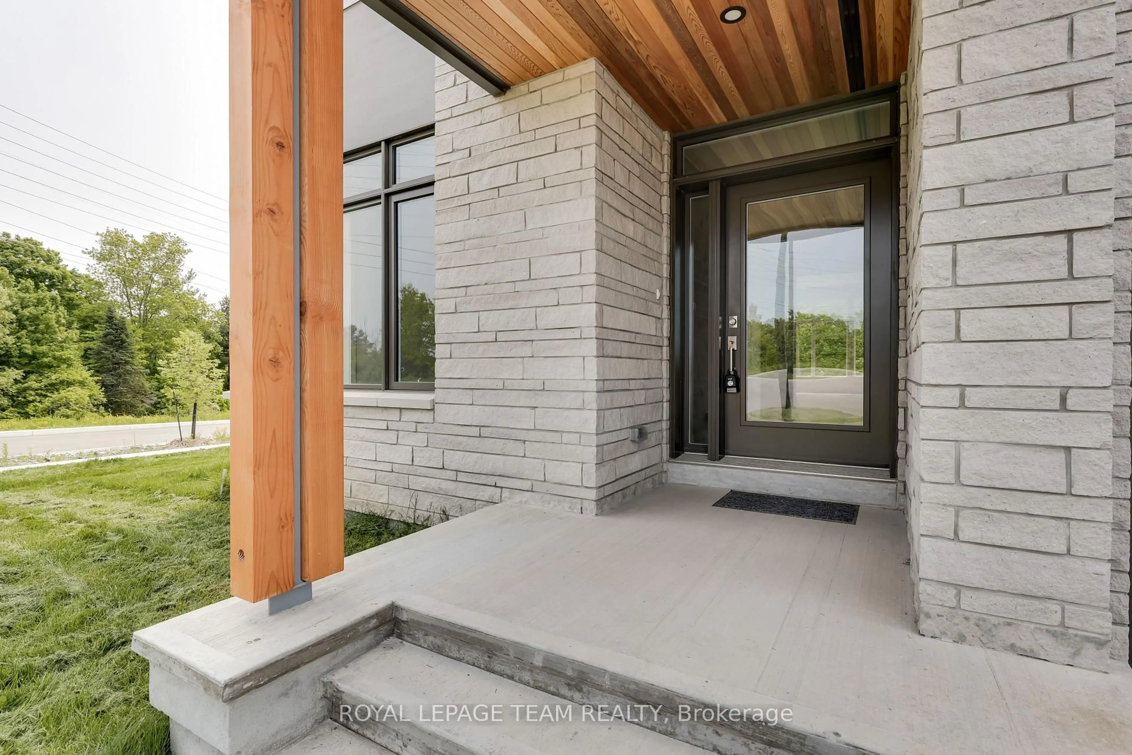Indoor entryway for 130 IRON BRIDGE Pl, Kanata Ontario K2K 0N4