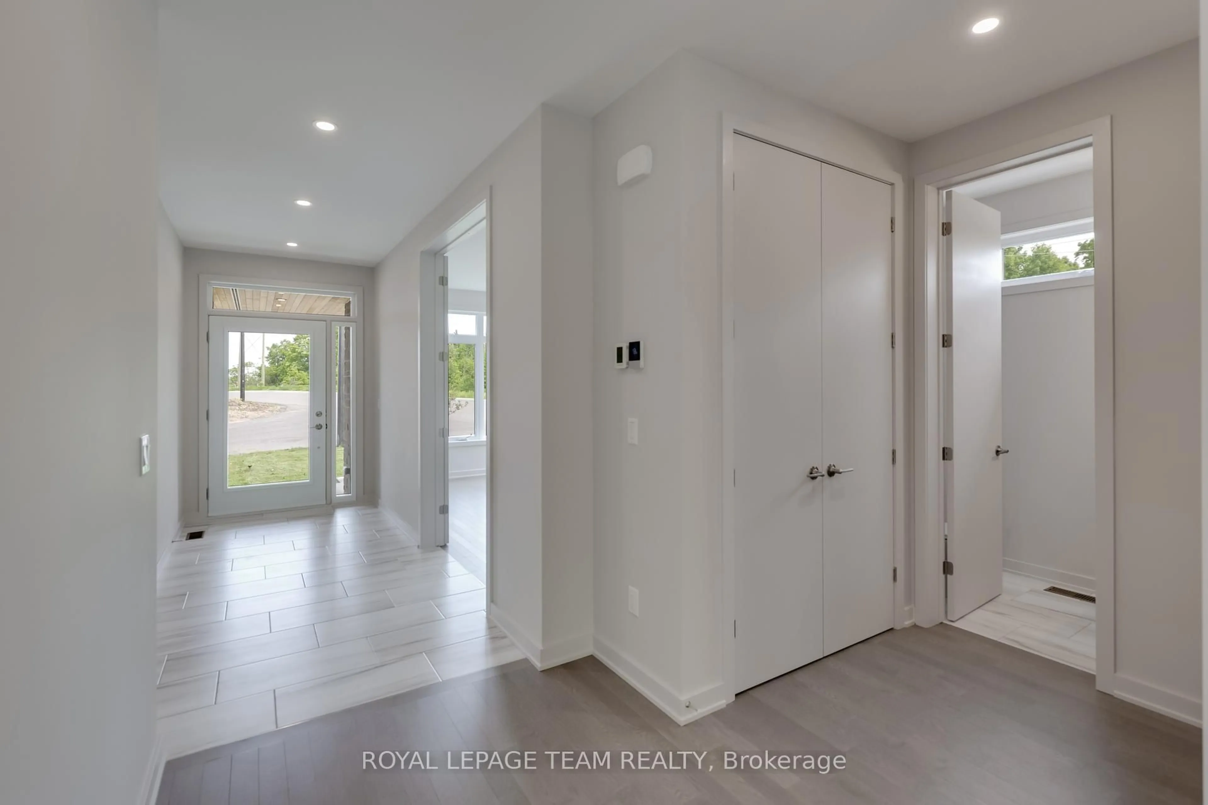 Indoor entryway for 130 IRON BRIDGE Pl, Kanata Ontario K2K 0N4