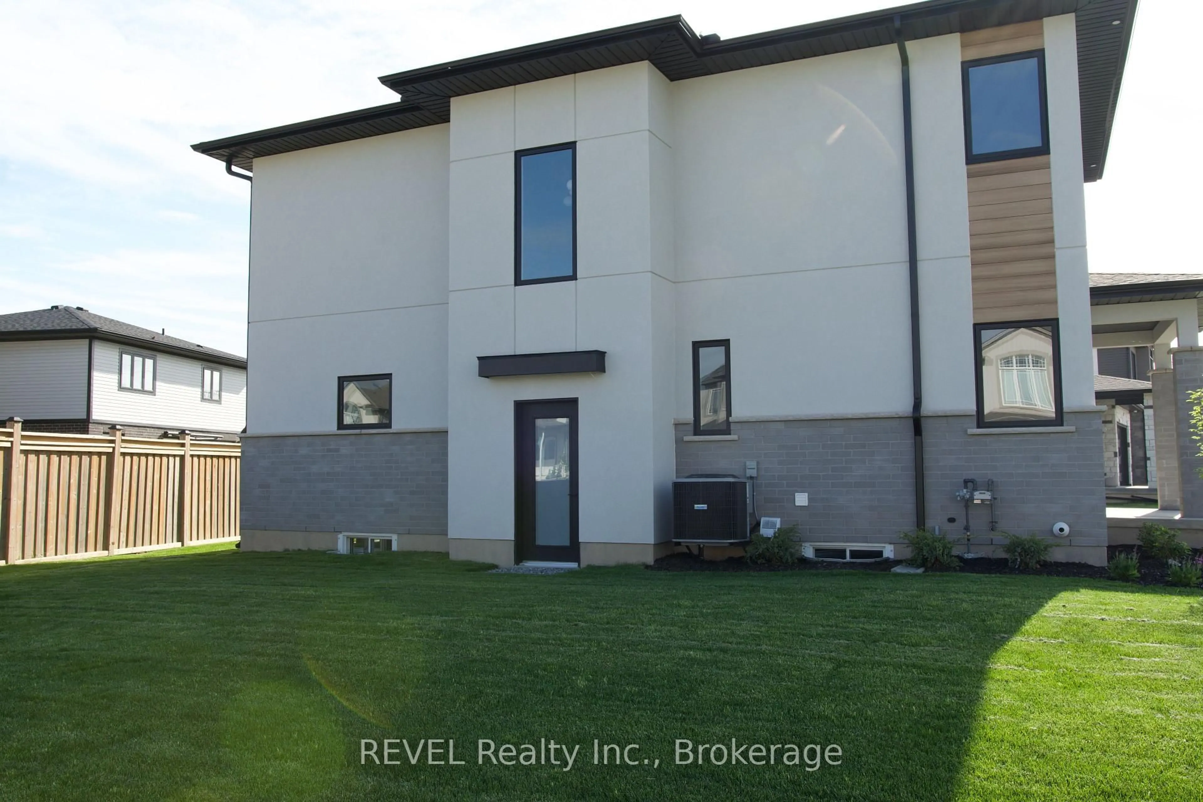 Unknown for 1 Elvira Way, Thorold Ontario L2V 0M7