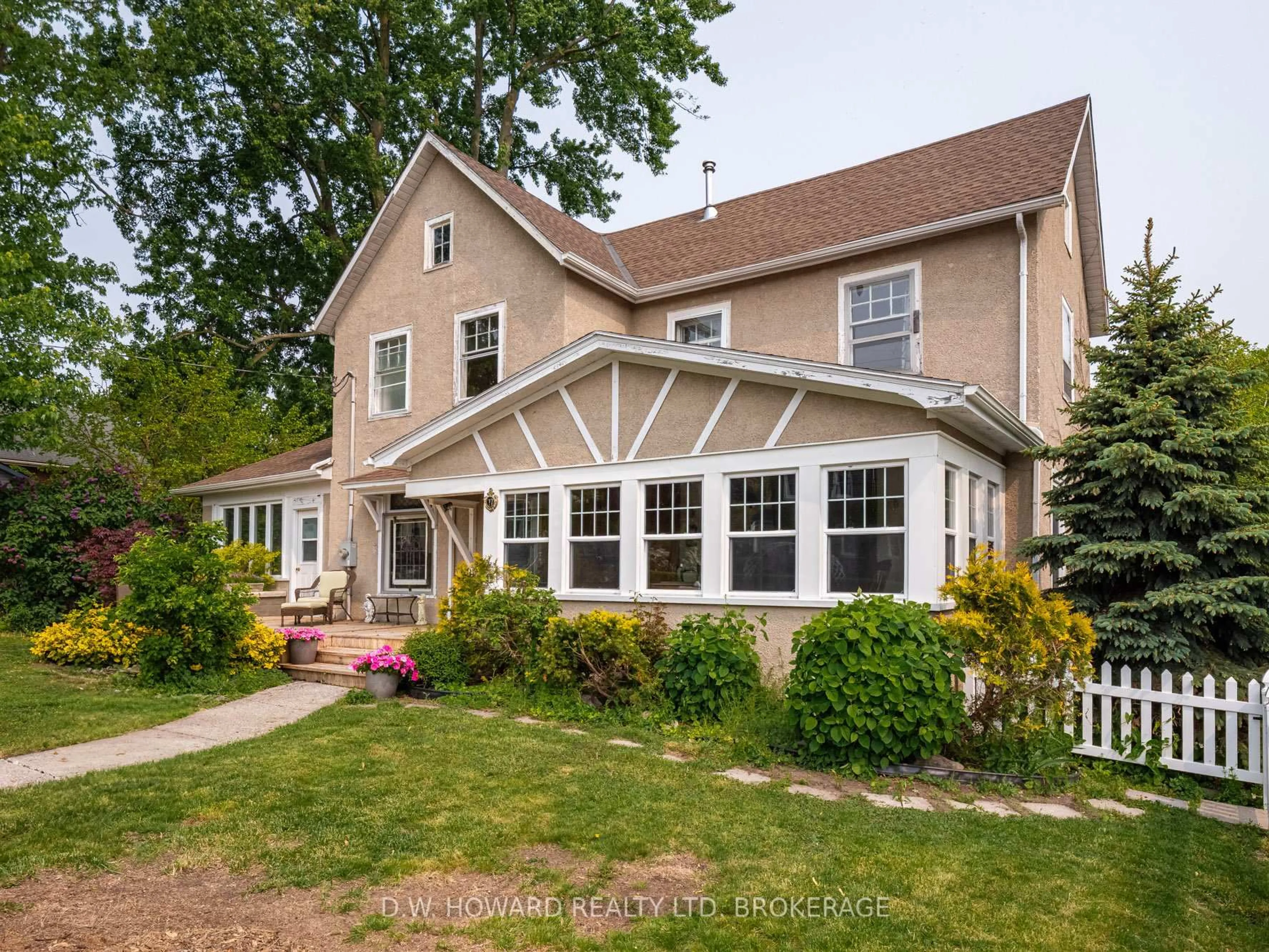 Home with vinyl exterior material, street for 77 Sugarloaf St, Port Colborne Ontario L3K 2N3
