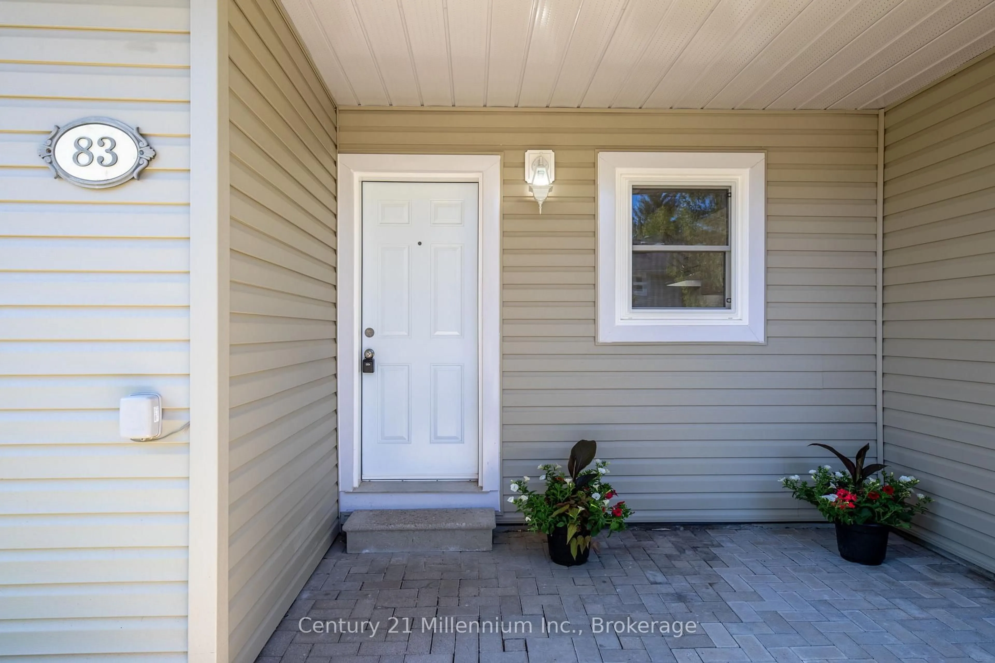 Indoor entryway for 127 Alfred St #83, Blue Mountains Ontario N0H 2P0