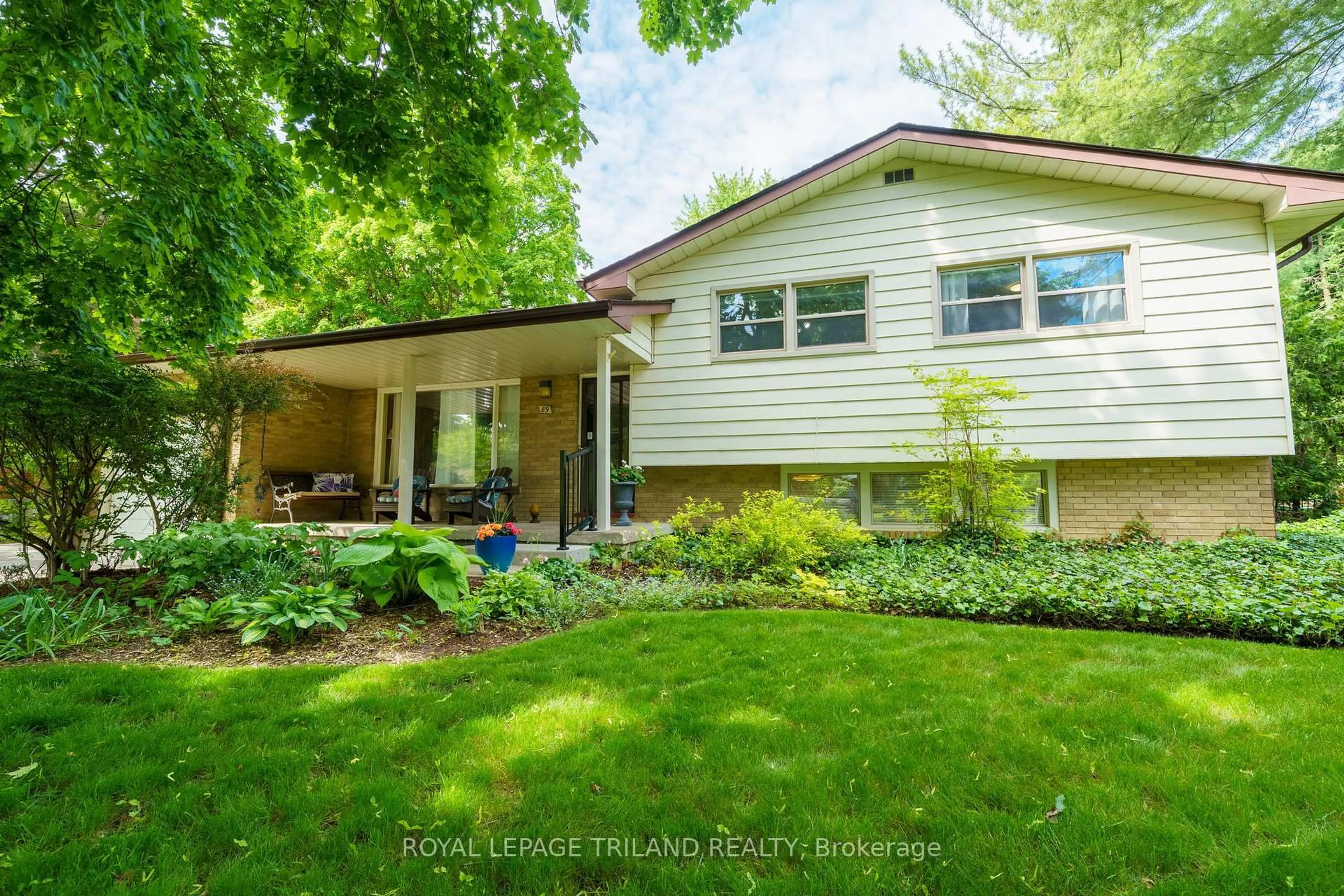 Home with vinyl exterior material, street for 89 Rollingwood Circ, London North Ontario N6G 1R1