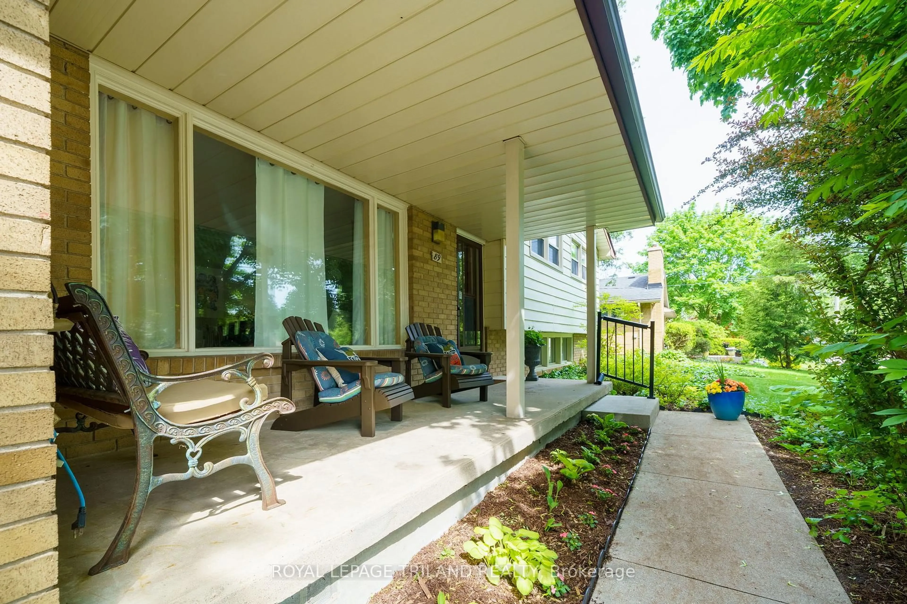 Patio, street for 89 Rollingwood Circ, London North Ontario N6G 1R1