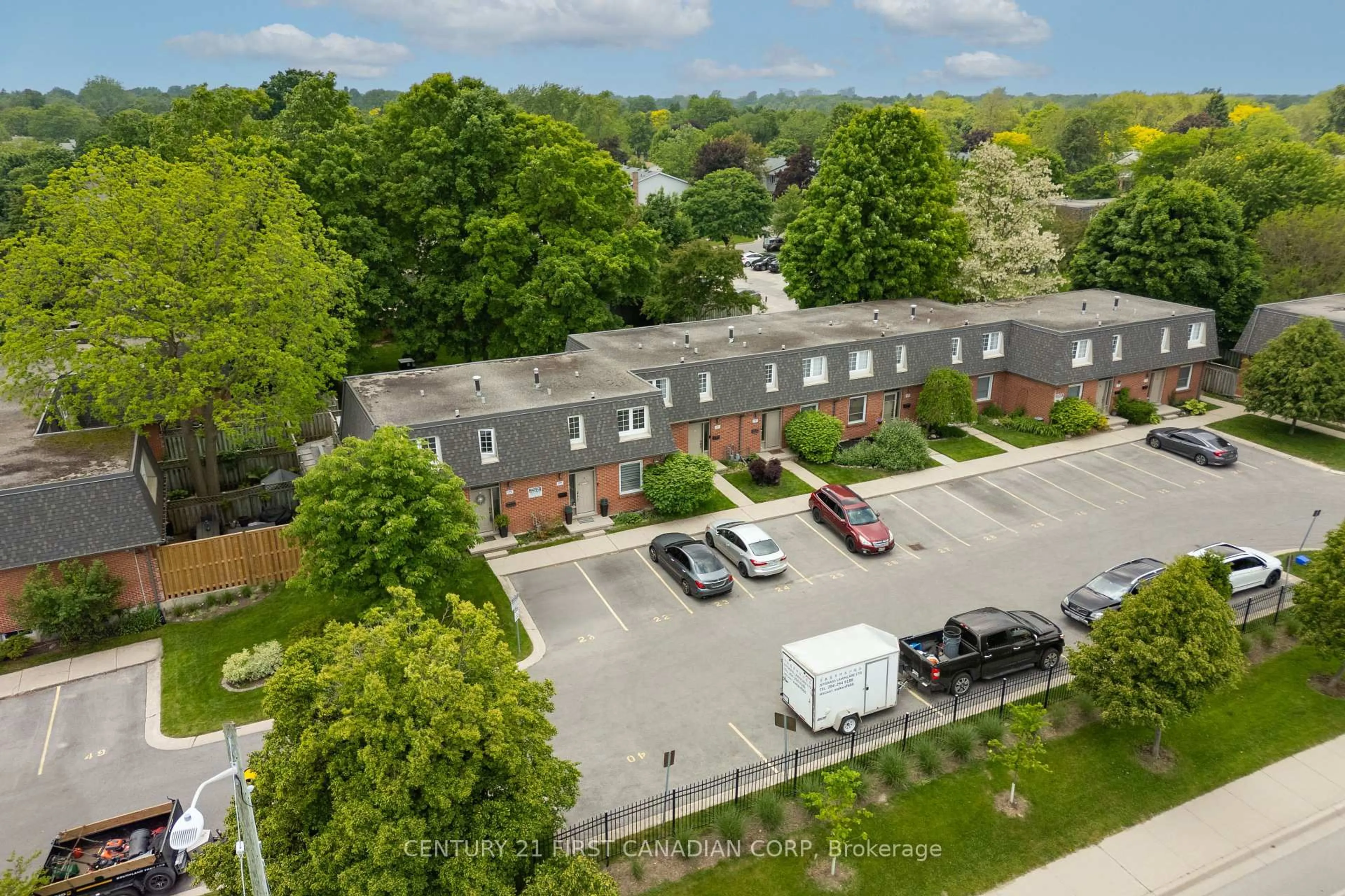 A pic from outside/outdoor area/front of a property/back of a property/a pic from drone, street for 1401 Wonderland Rd, London North Ontario N6G 2C2