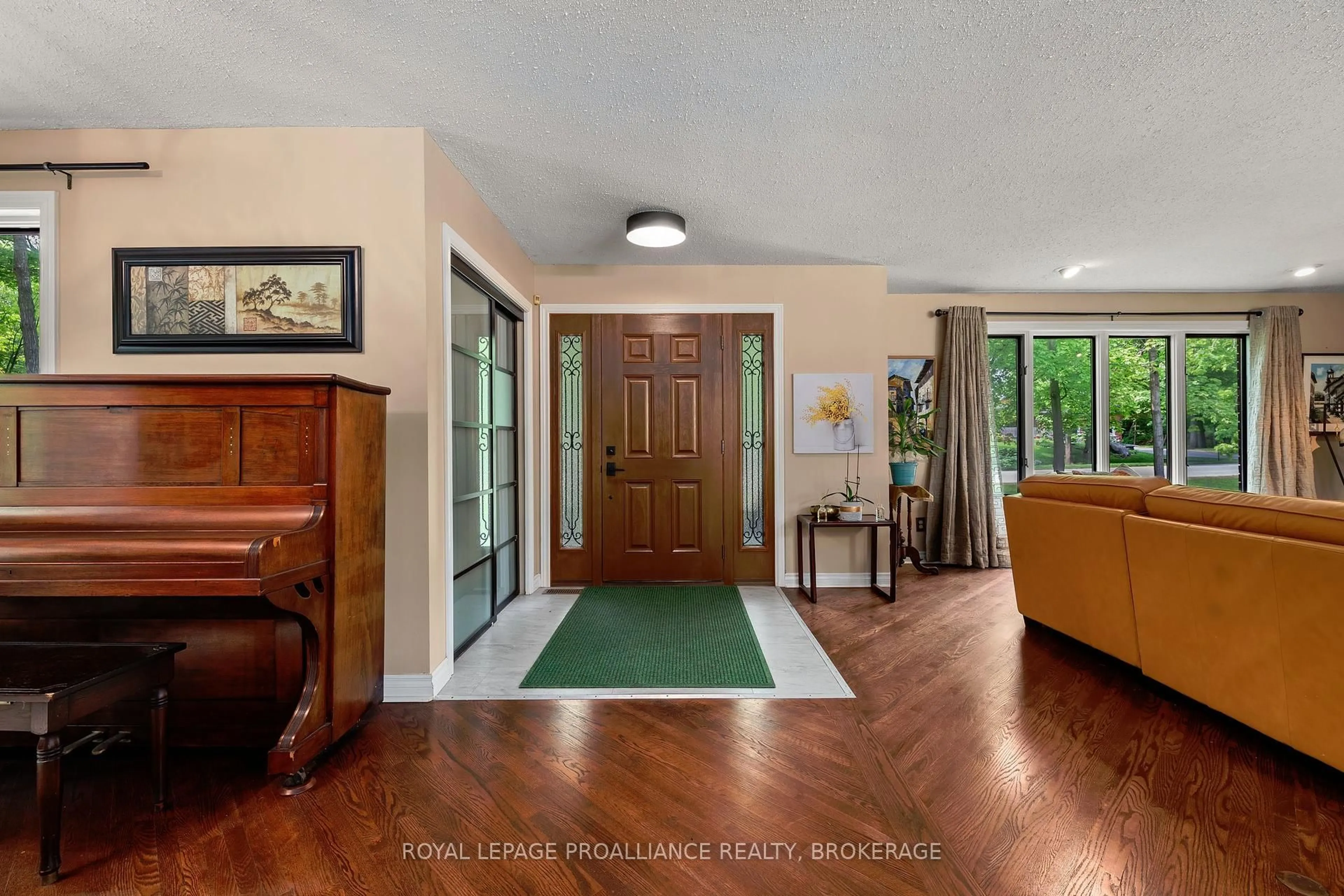 Indoor entryway for 15 Forest Dr, Kingston Ontario K7L 4V1