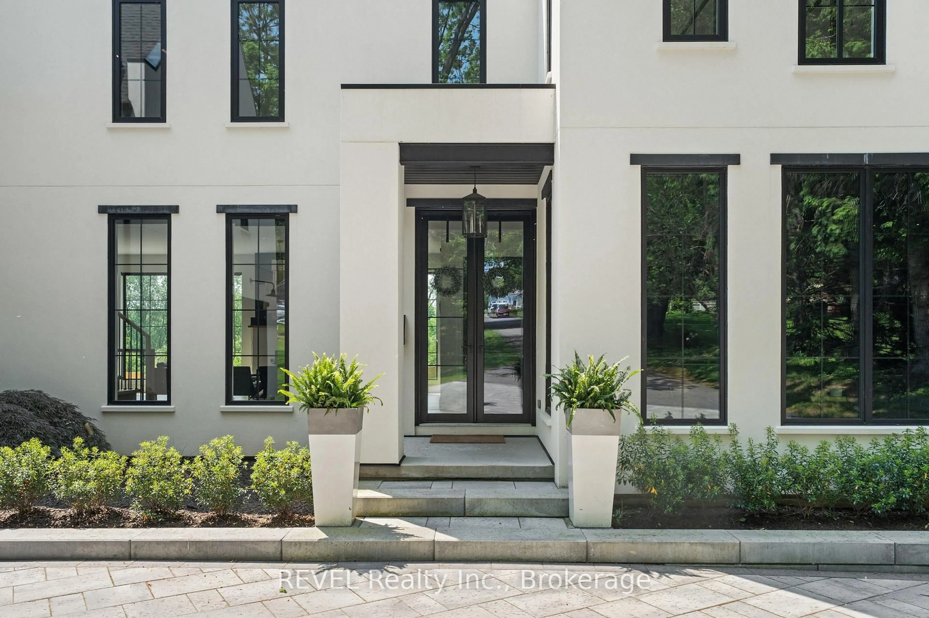 Indoor entryway for 368 Canboro Rd, Pelham Ontario L0S 1M0