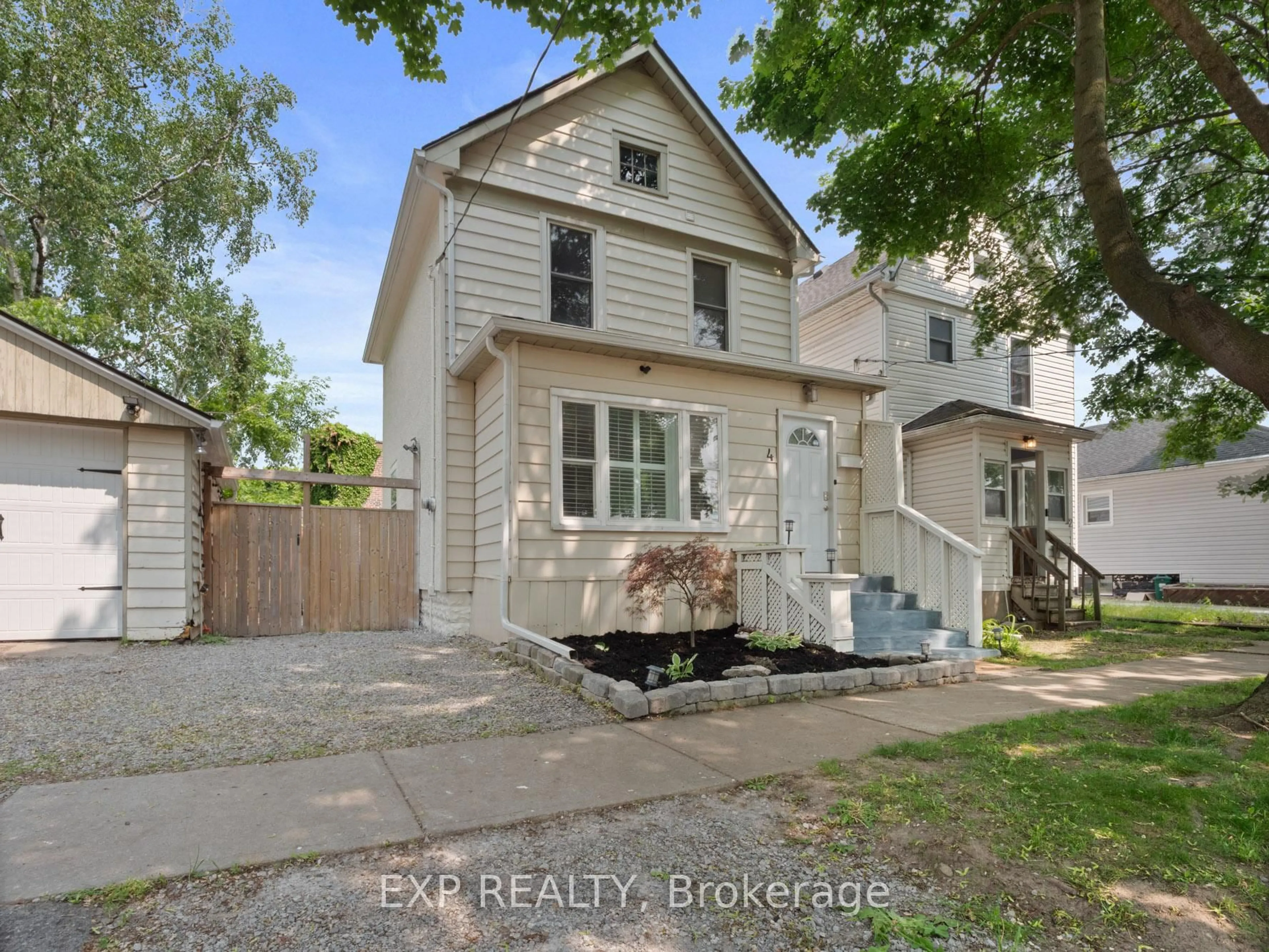 A pic from outside/outdoor area/front of a property/back of a property/a pic from drone, street for 4 Wiley St, St. Catharines Ontario L2R 4E3