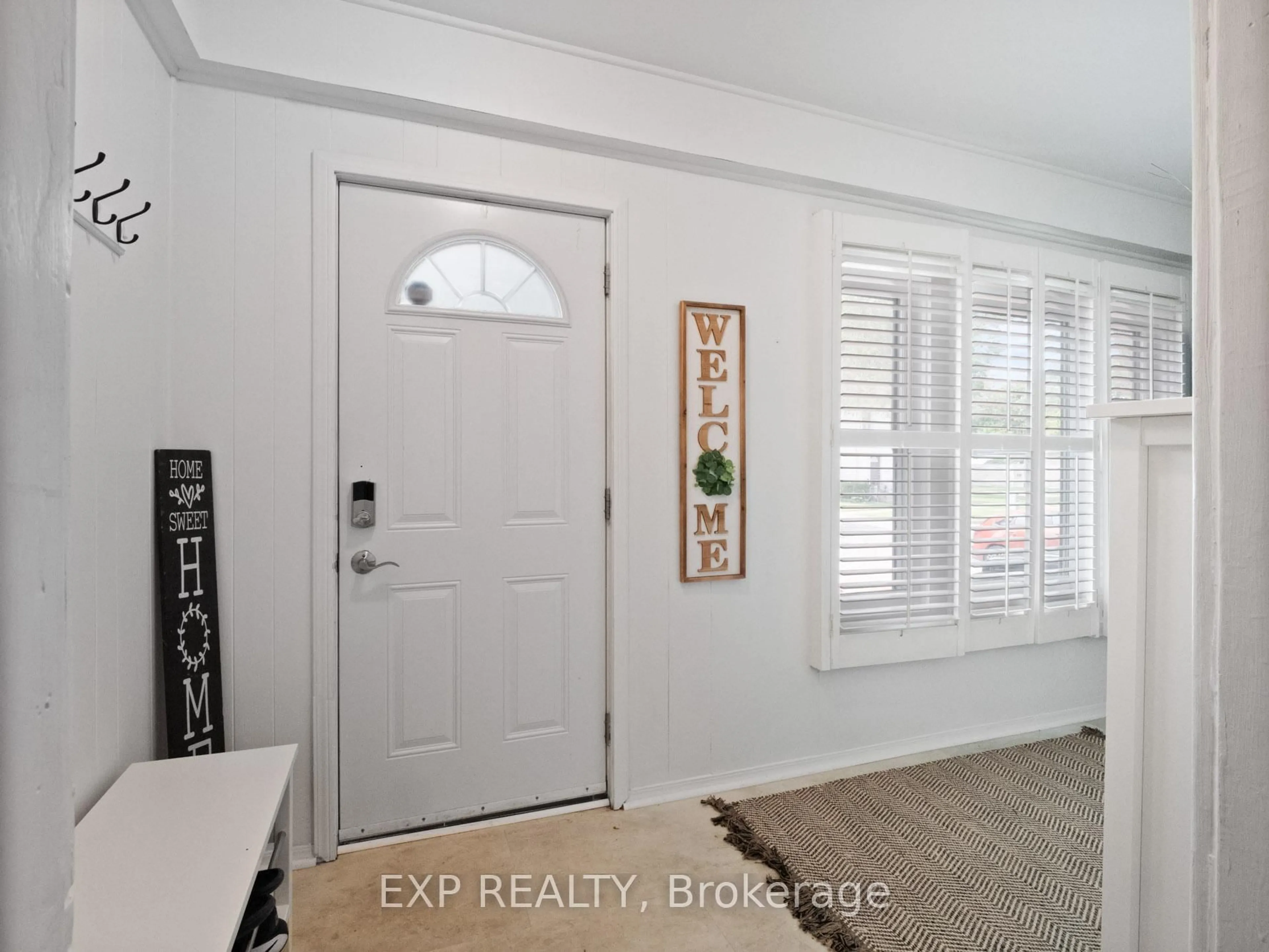 Indoor entryway for 4 Wiley St, St. Catharines Ontario L2R 4E3