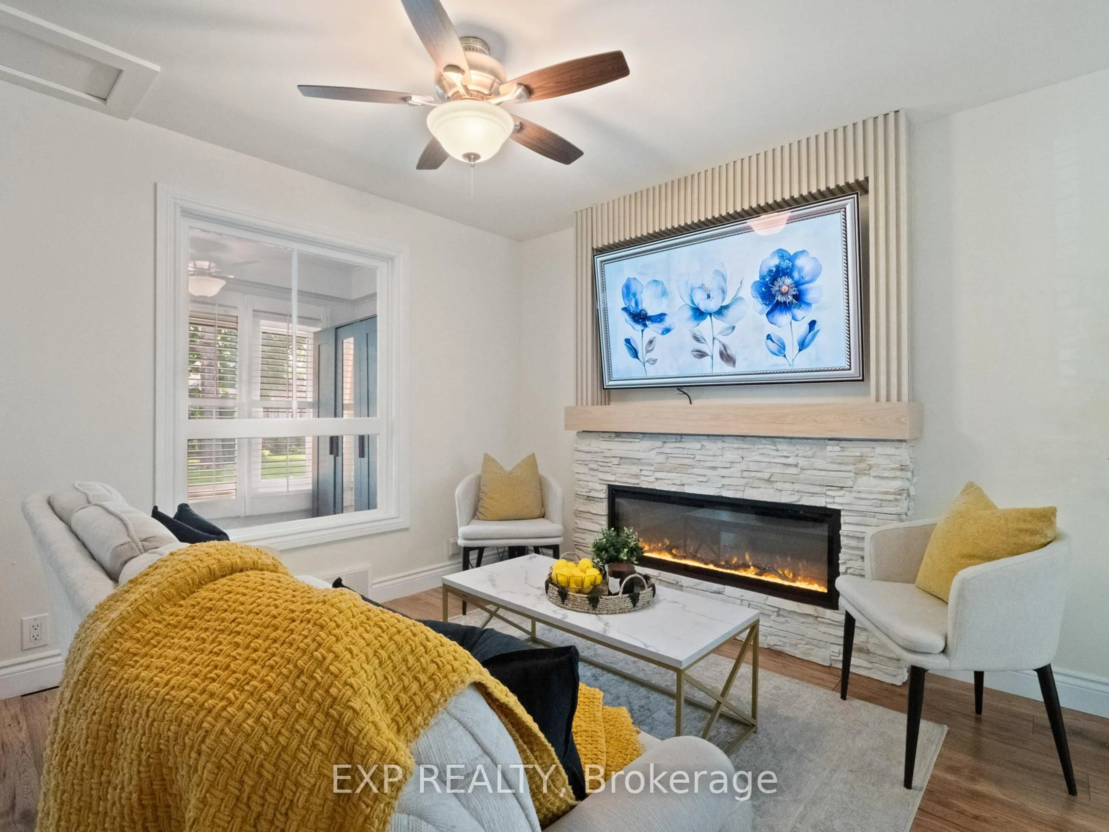 Living room with furniture, unknown for 4 Wiley St, St. Catharines Ontario L2R 4E3
