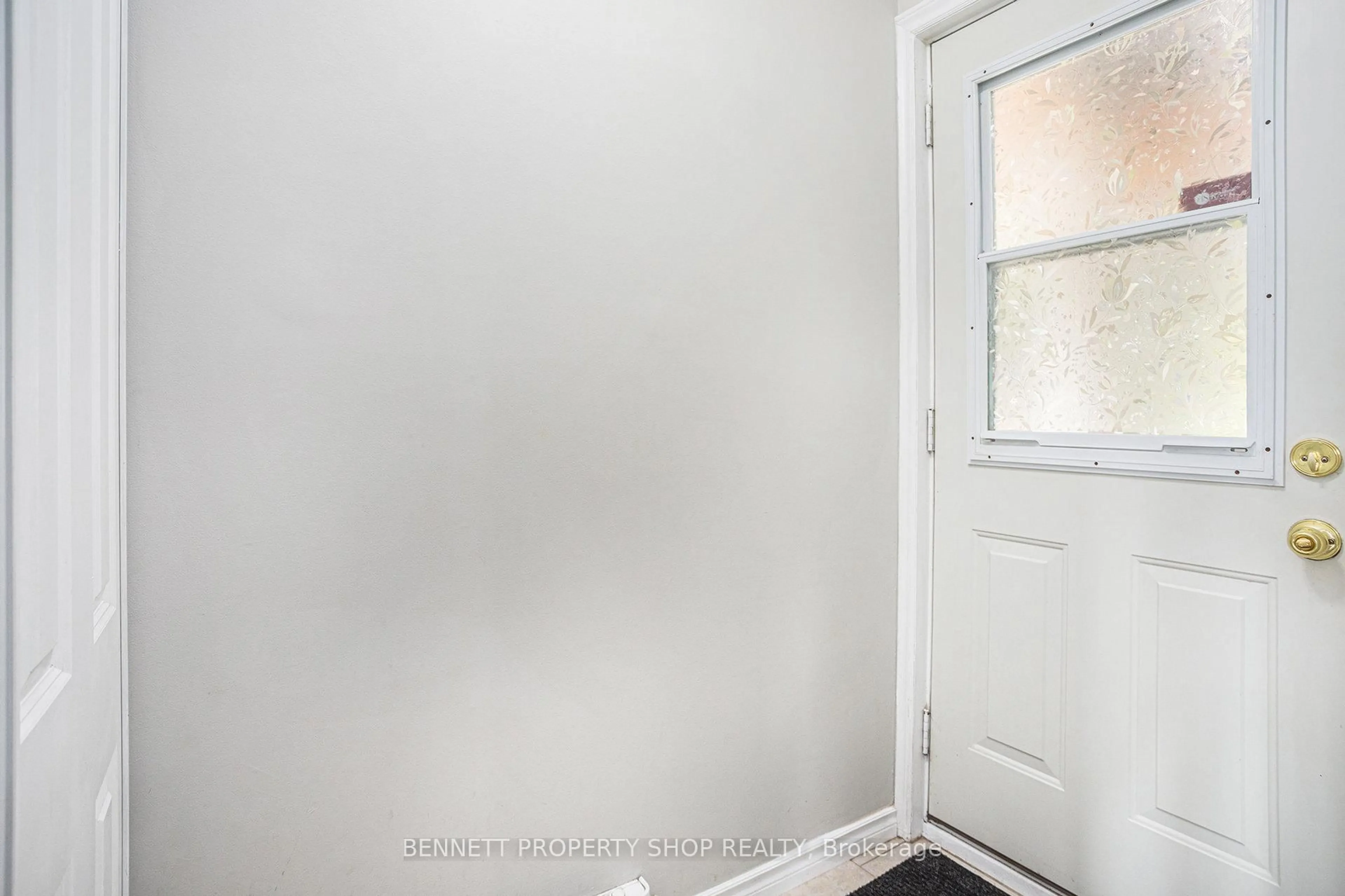 A pic of a room for 1208 Tanguay Crt #48, Ottawa Ontario K2L 3X6