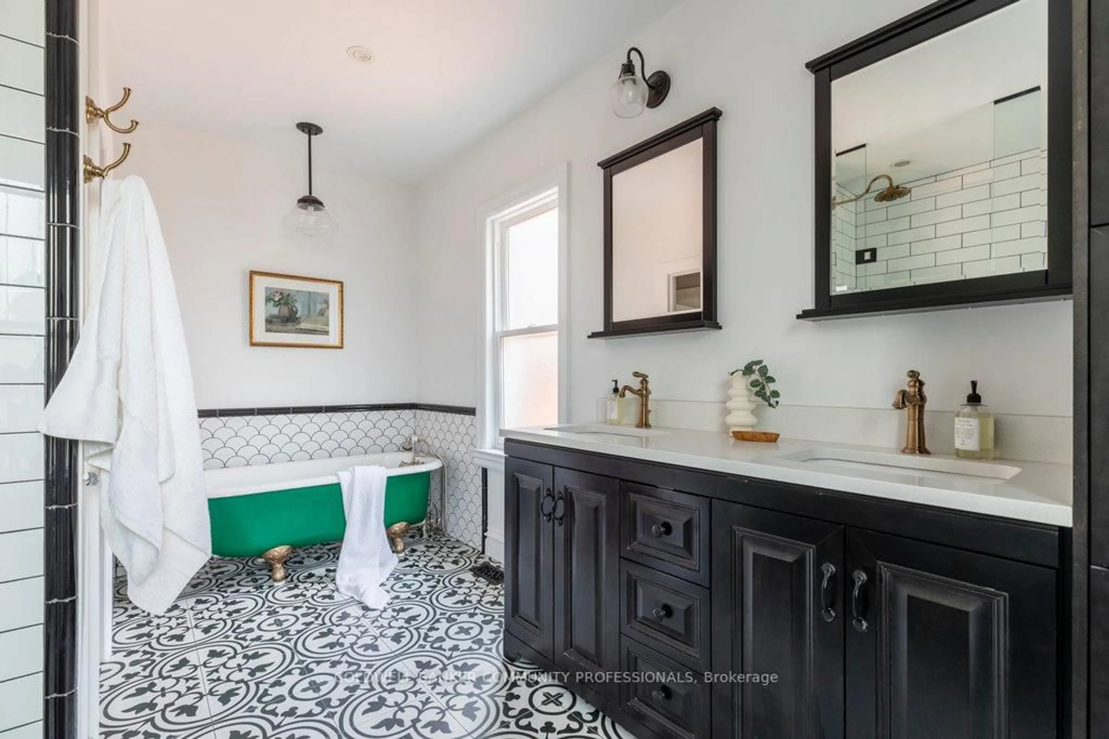 Contemporary bathroom, ceramic/tile floor for 85 Burris St, Hamilton Ontario L8M 2J6
