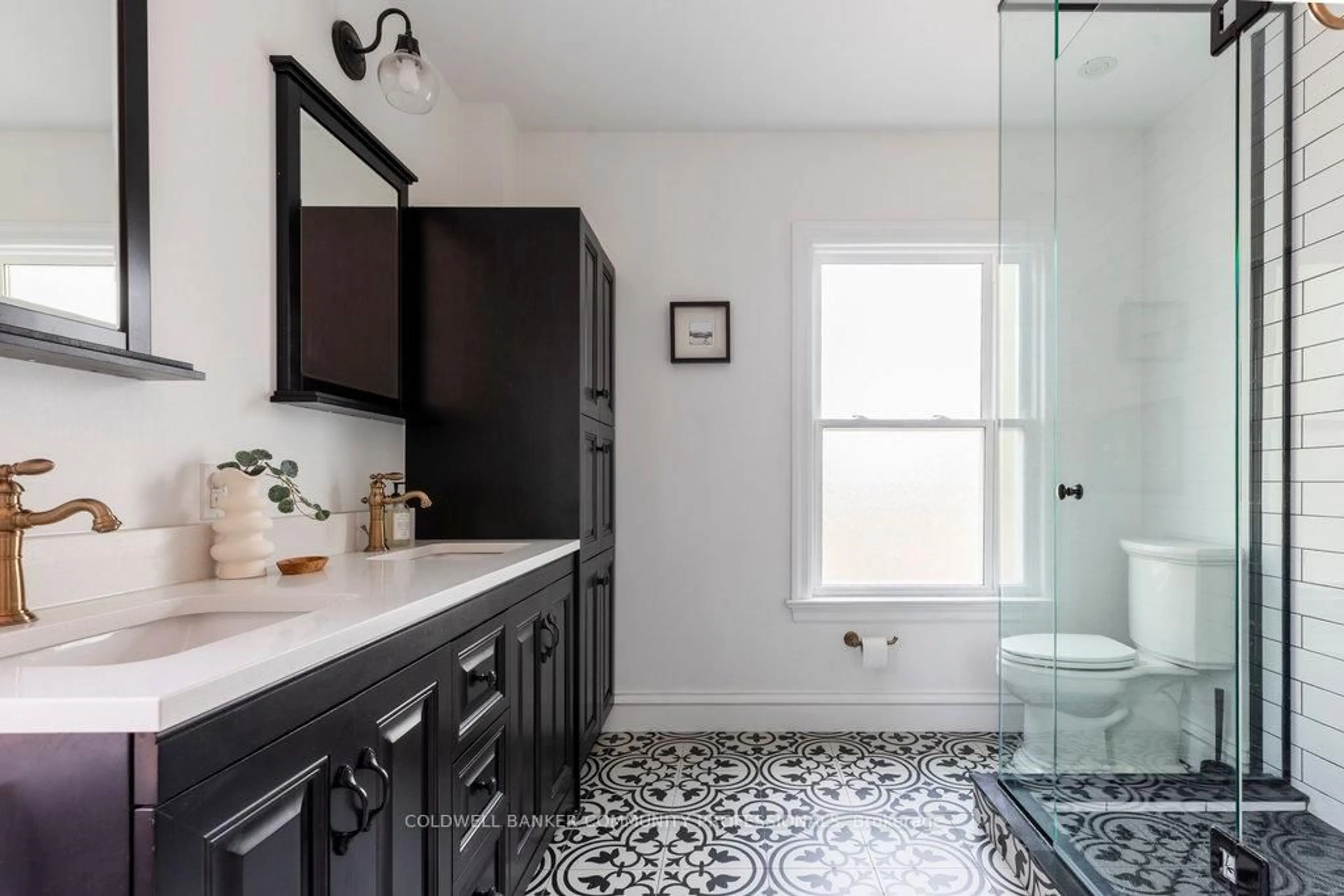 Contemporary bathroom, ceramic/tile floor for 85 Burris St, Hamilton Ontario L8M 2J6