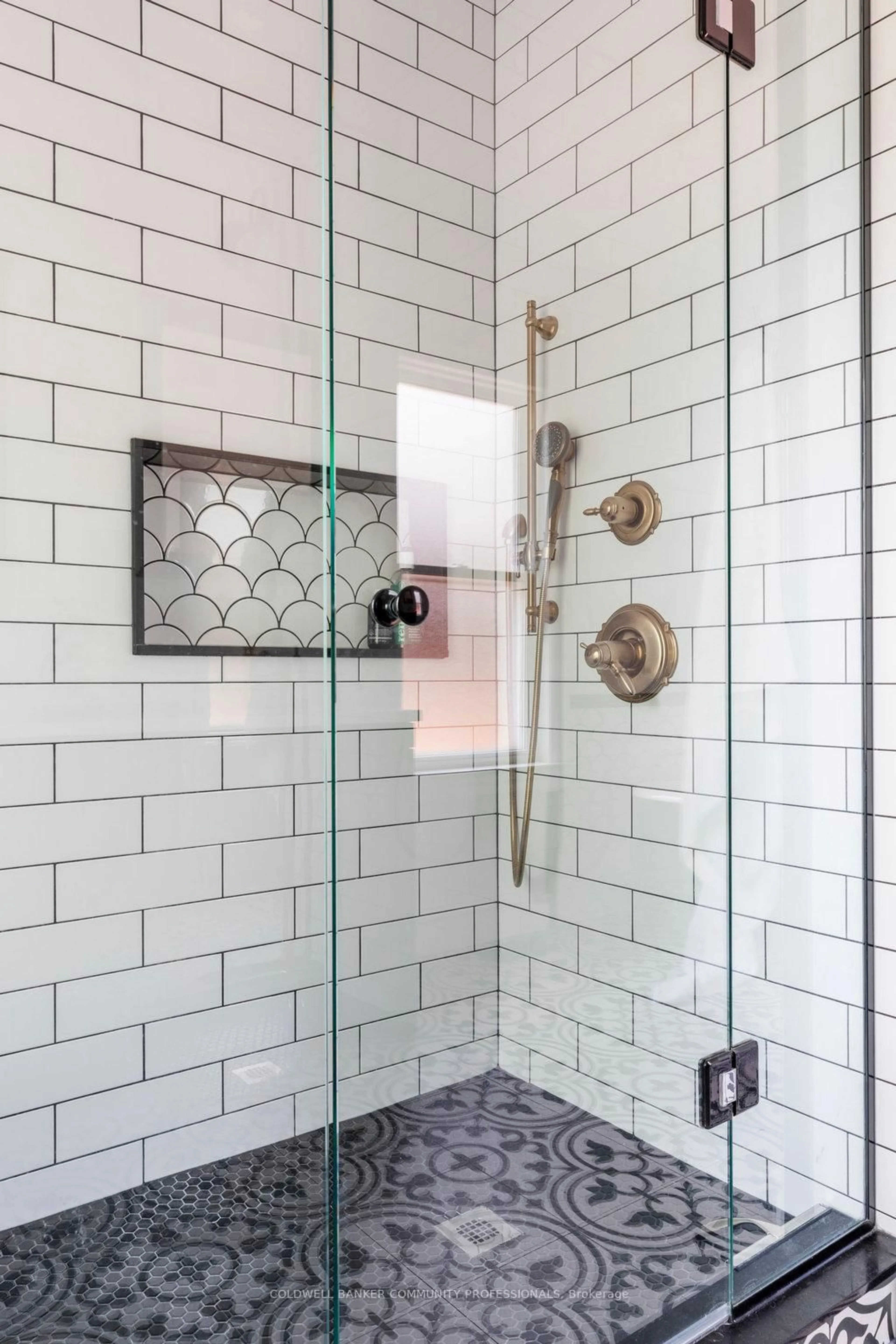 Contemporary bathroom, ceramic/tile floor for 85 Burris St, Hamilton Ontario L8M 2J6