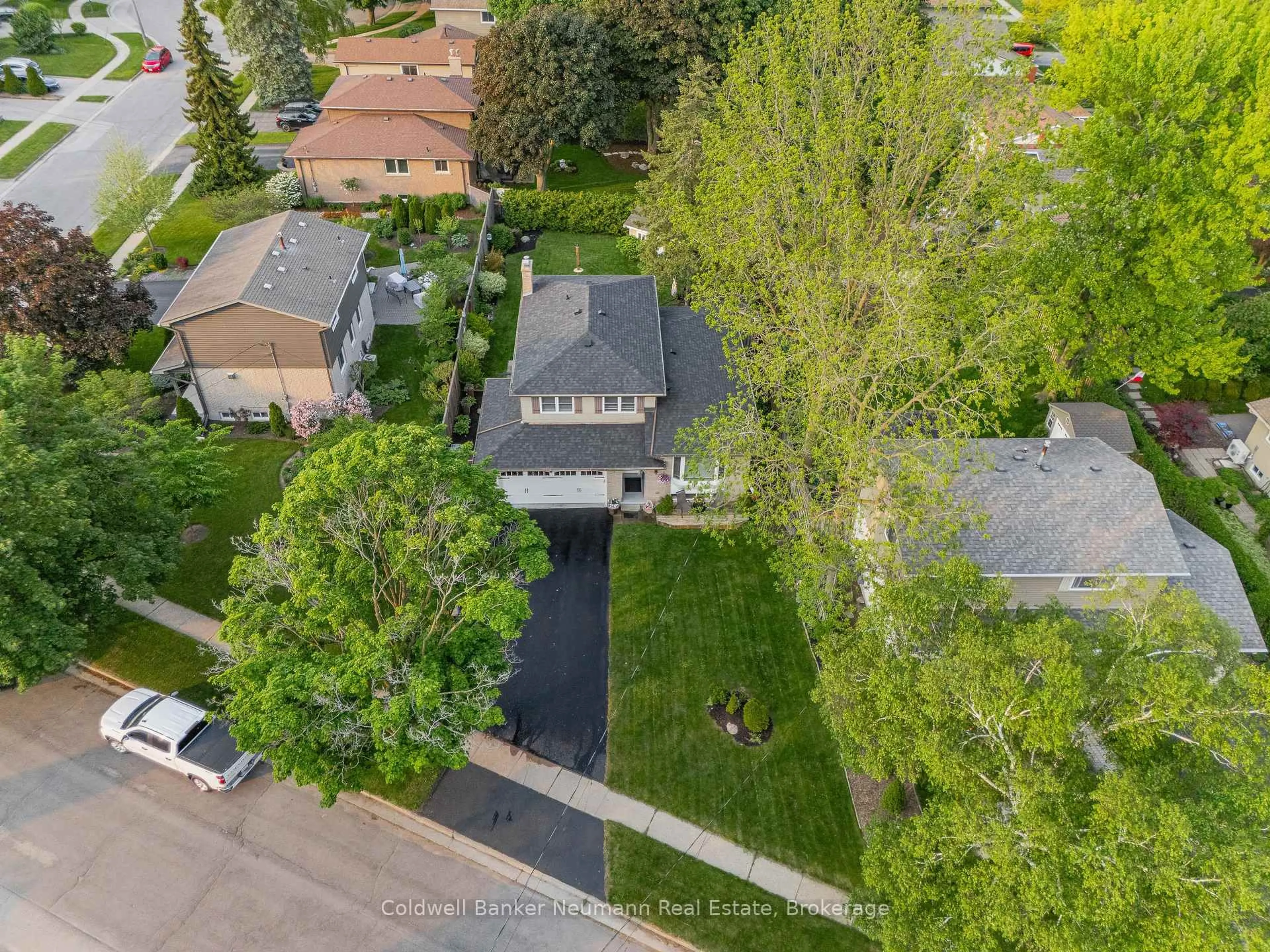 A pic from outside/outdoor area/front of a property/back of a property/a pic from drone, street for 5 Vista Terr, Guelph Ontario N1E 1A2