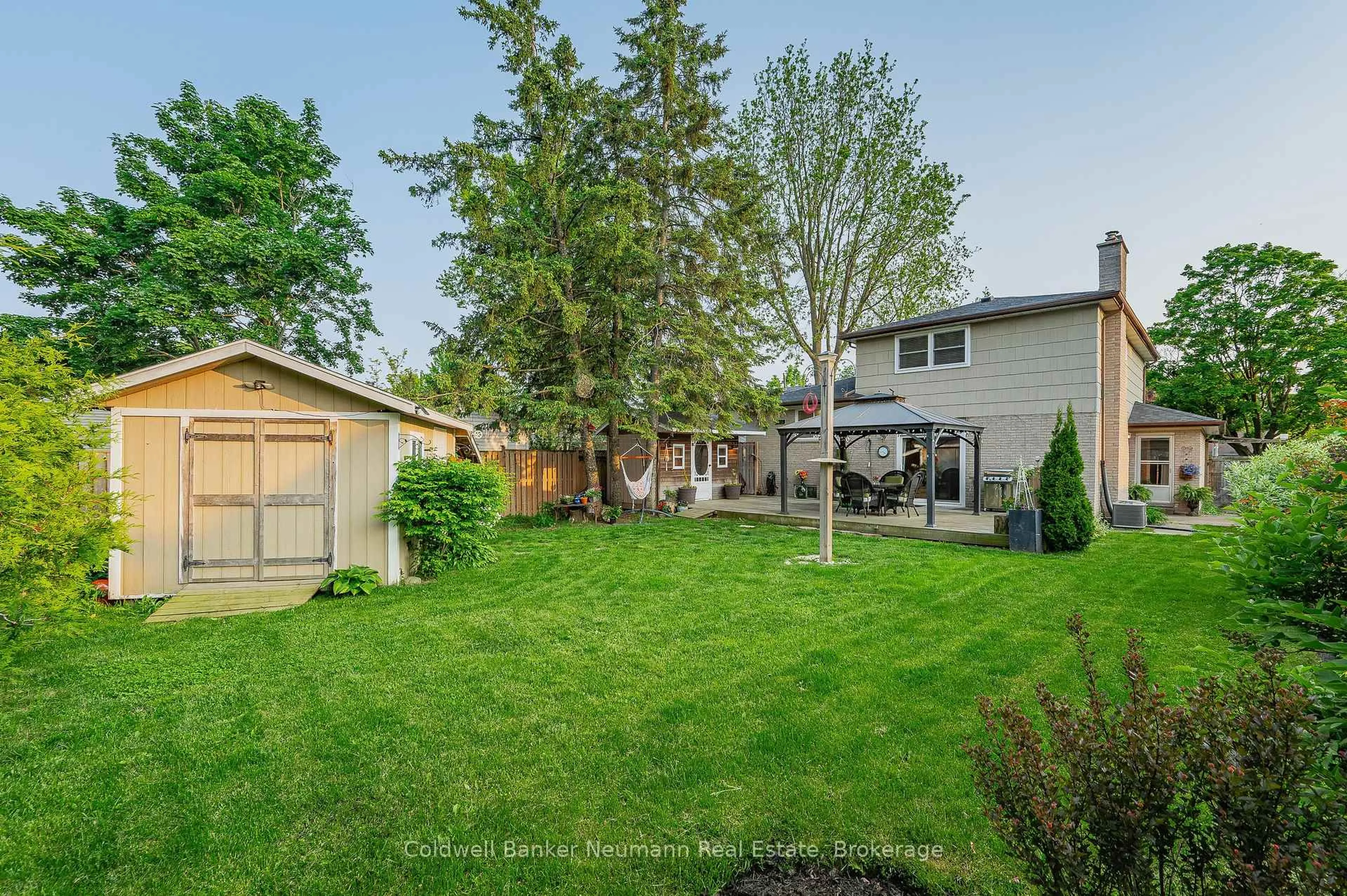 Patio, street for 5 Vista Terr, Guelph Ontario N1E 1A2