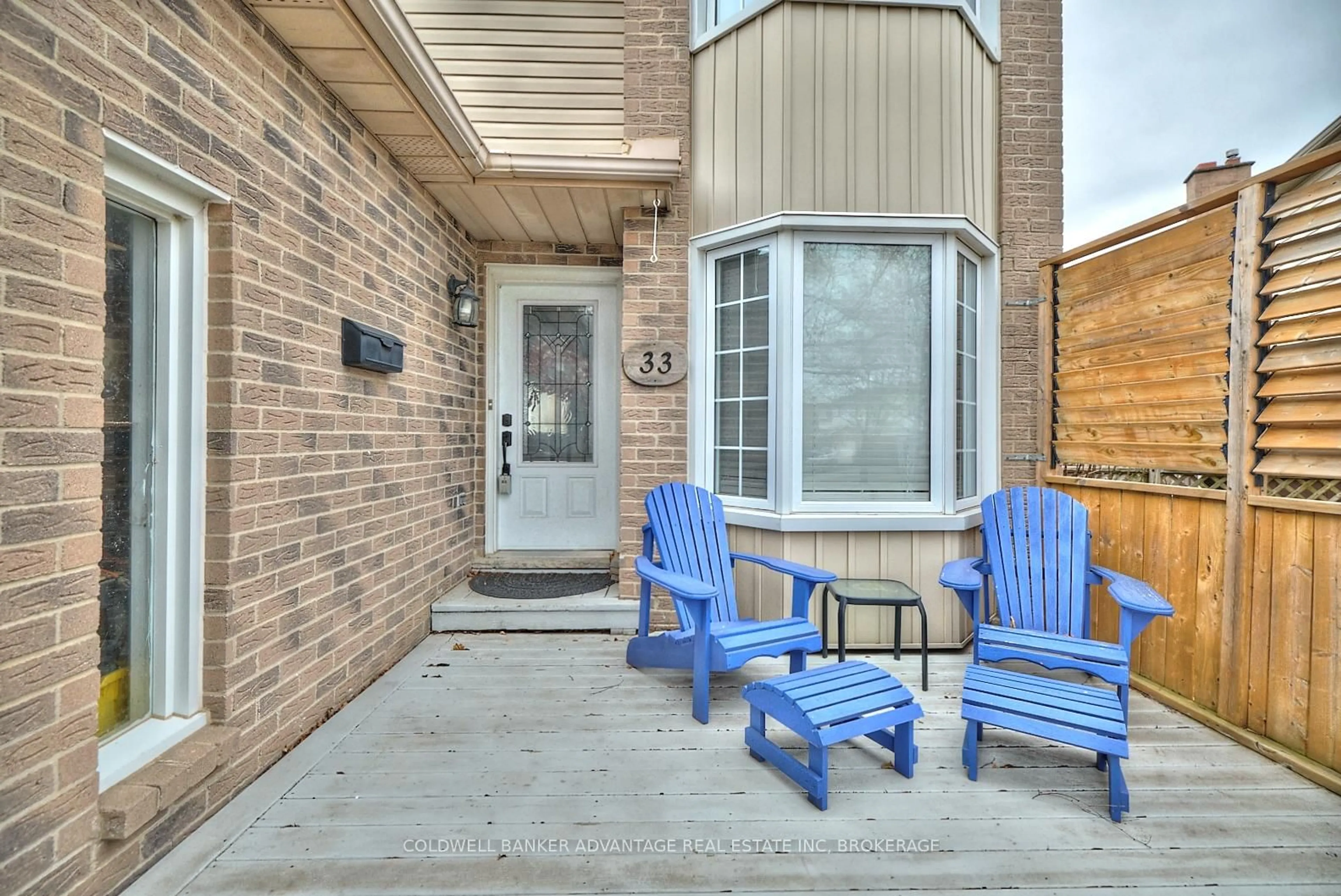 Patio, street for 33 Naples Crt, Thorold Ontario L2V 4S7