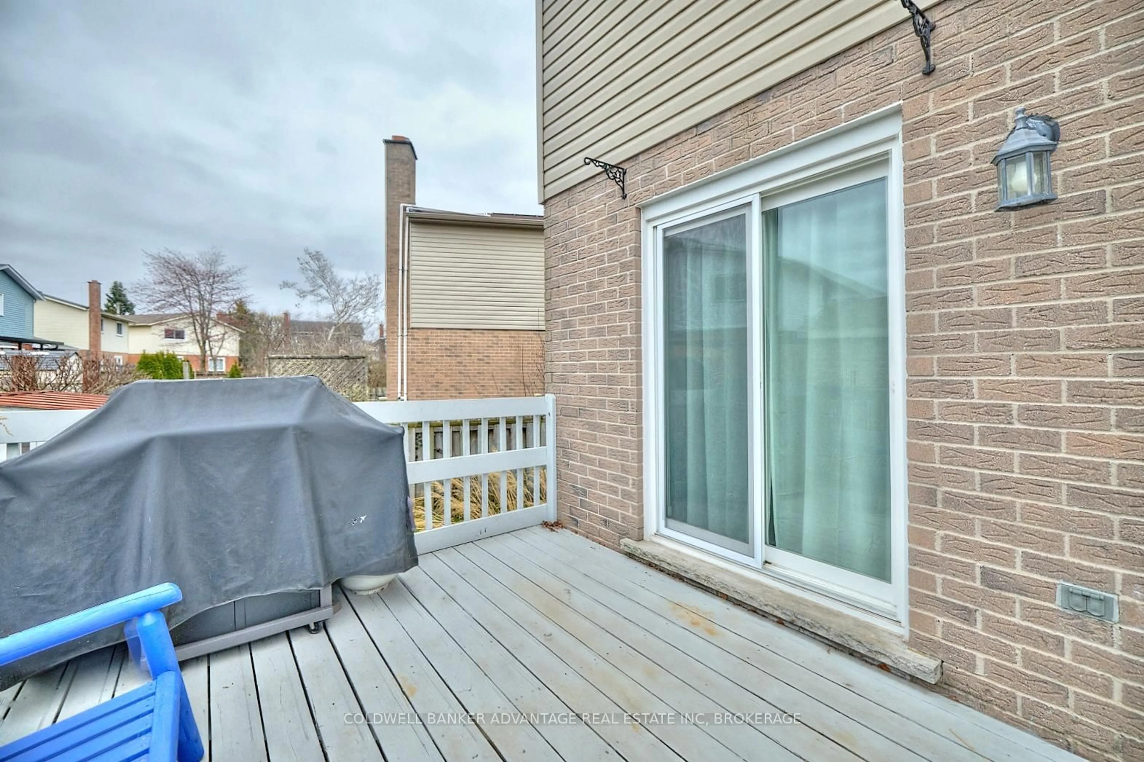 Patio, water/lake/river/ocean view for 33 Naples Crt, Thorold Ontario L2V 4S7