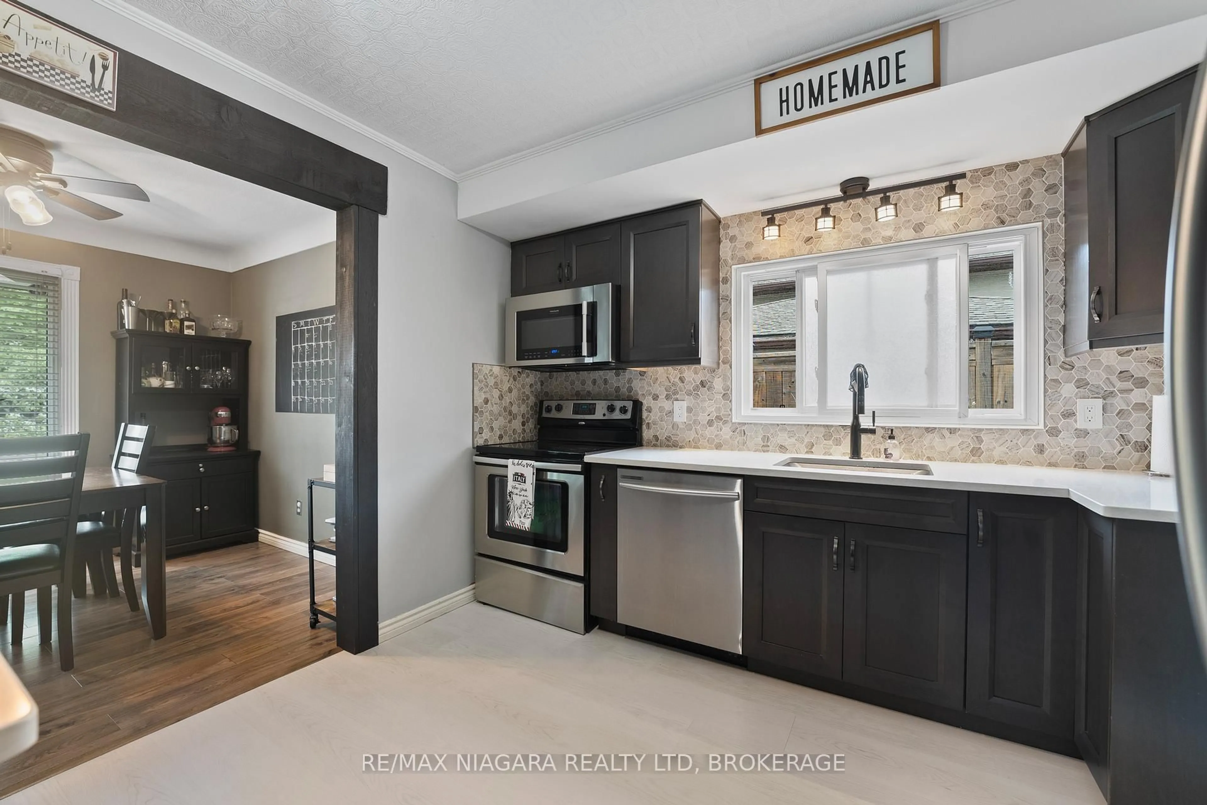 Open concept kitchen, ceramic/tile floor for 70 LINWELL Rd, St. Catharines Ontario L2N 6B1