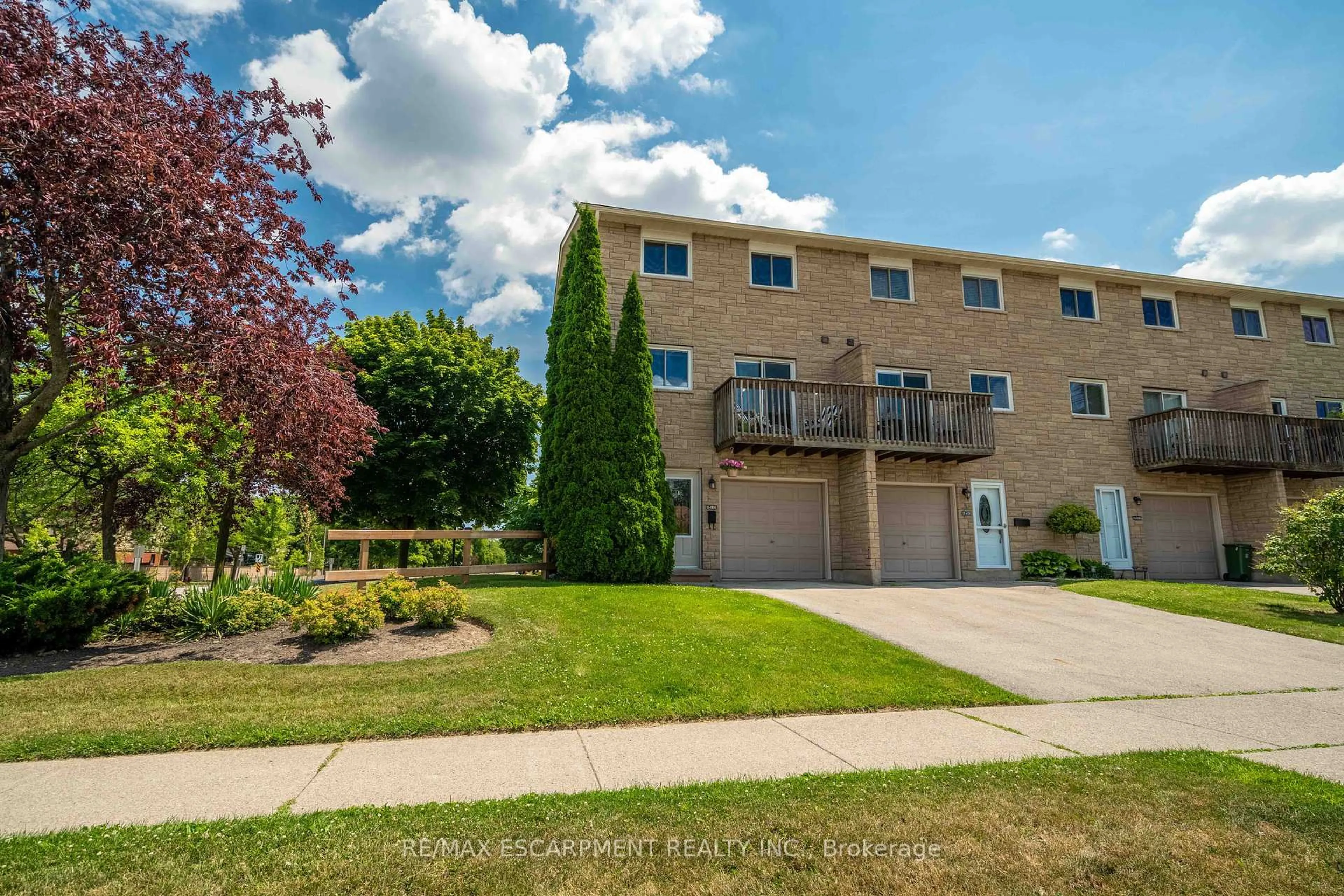 Patio, unknown for 1155 Paramount Dr #13, Hamilton Ontario L8J 2N1