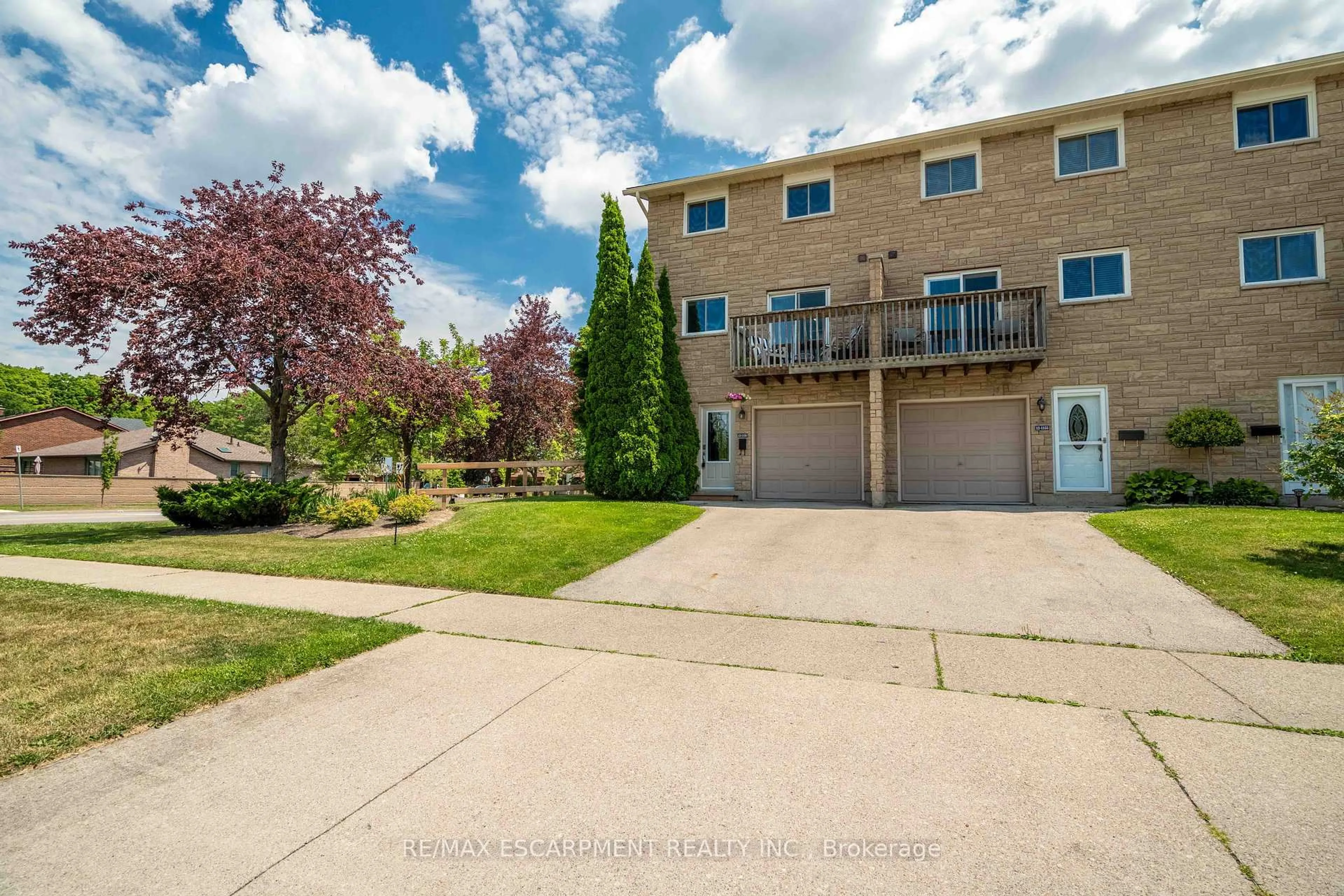 A pic from outside/outdoor area/front of a property/back of a property/a pic from drone, unknown for 1155 Paramount Dr #13, Hamilton Ontario L8J 2N1