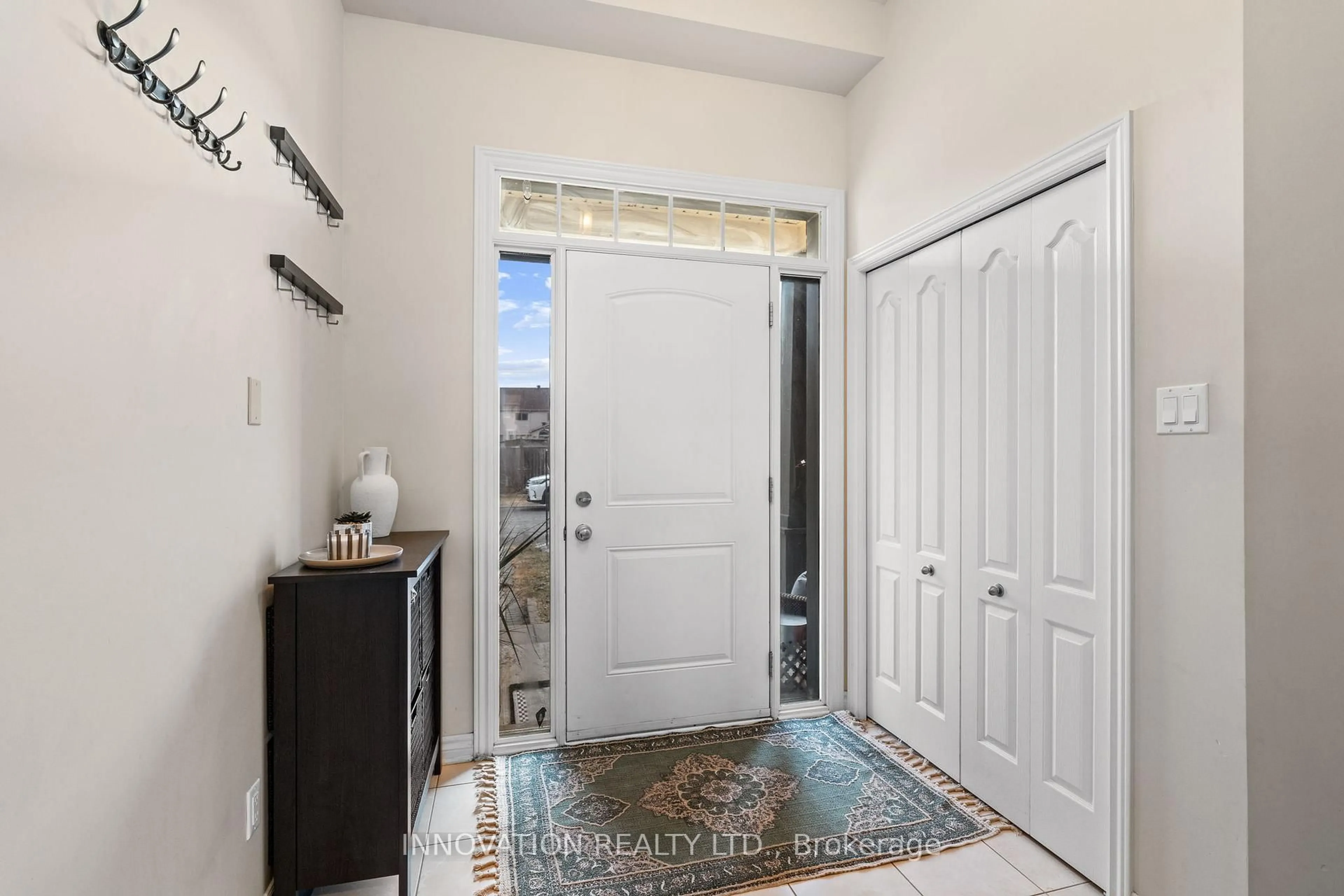 Indoor entryway for 1559 Carronbridge Circ, Ottawa Ontario K2M 0G8