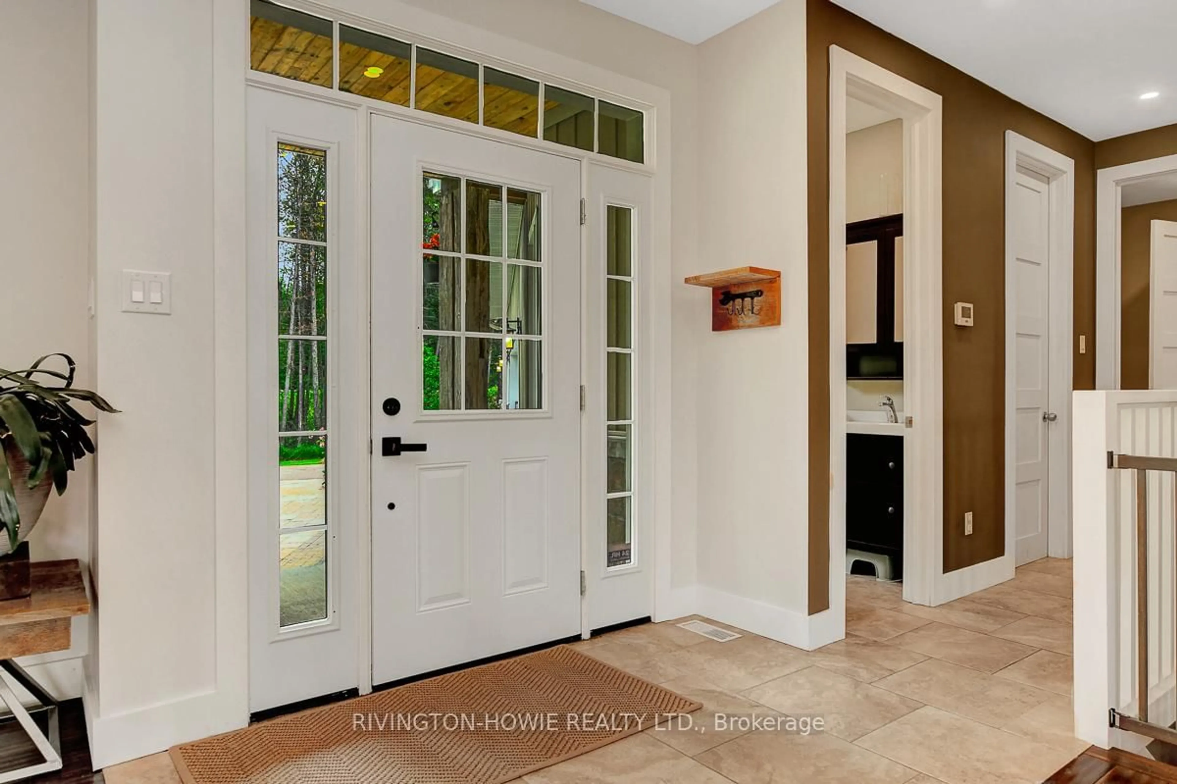 Indoor entryway for 867 Deertail Lane, Carp Ontario K0A 1L0