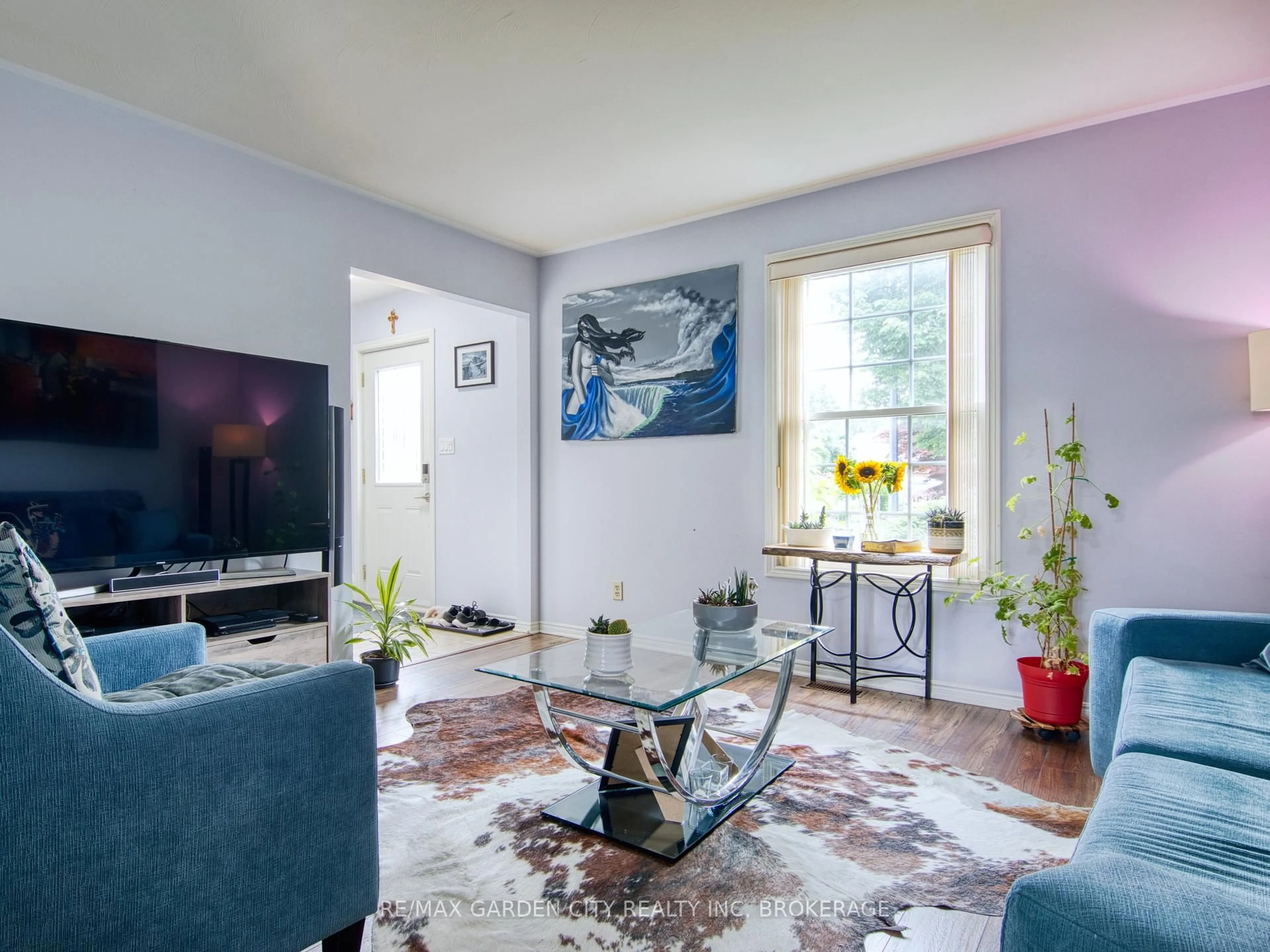 Living room with furniture, unknown for 8 Bolger Dr, St. Catharines Ontario L2N 7L4