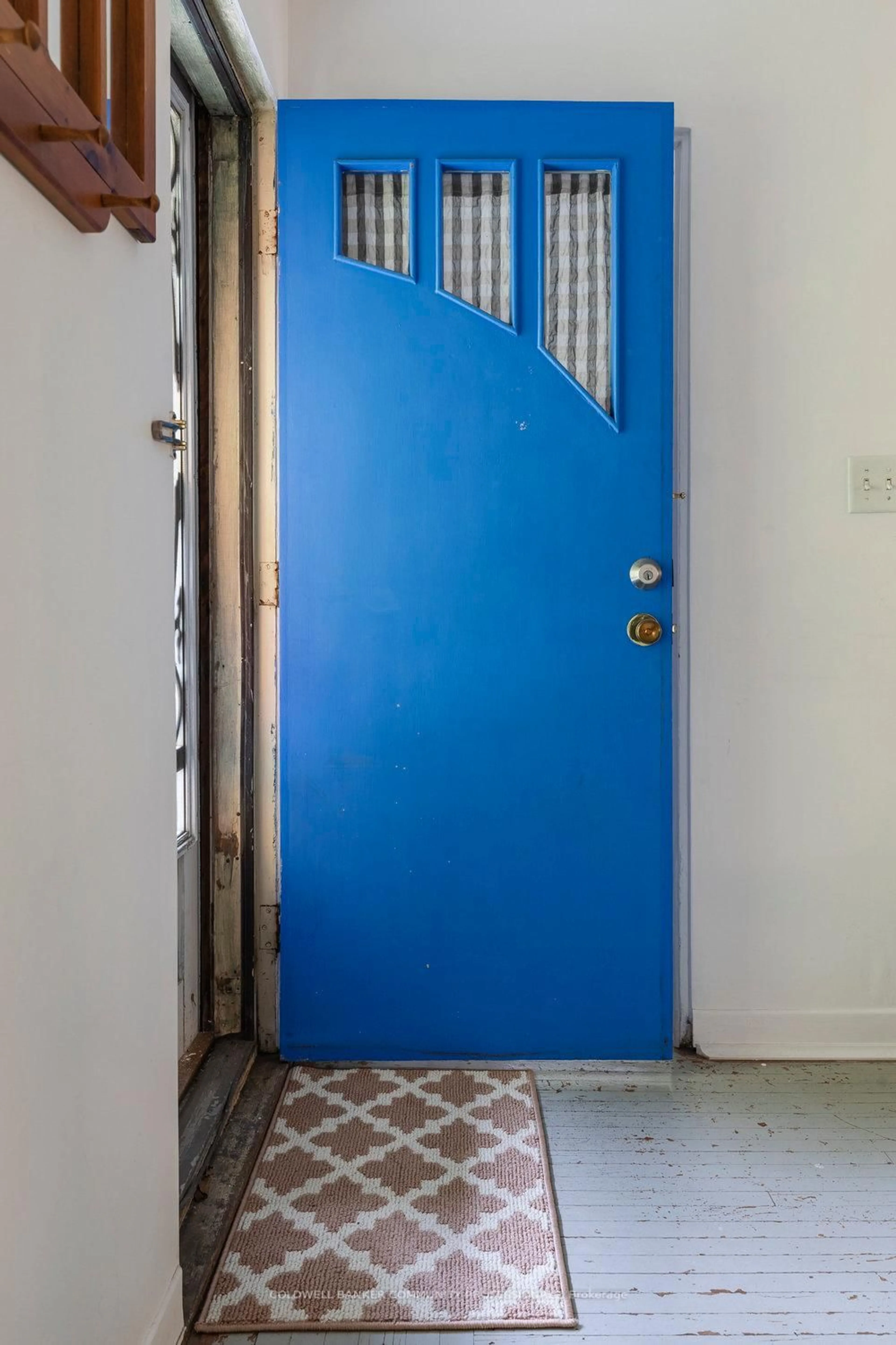 Indoor entryway for 33 Melbourne St, Hamilton Ontario L8P 2A5