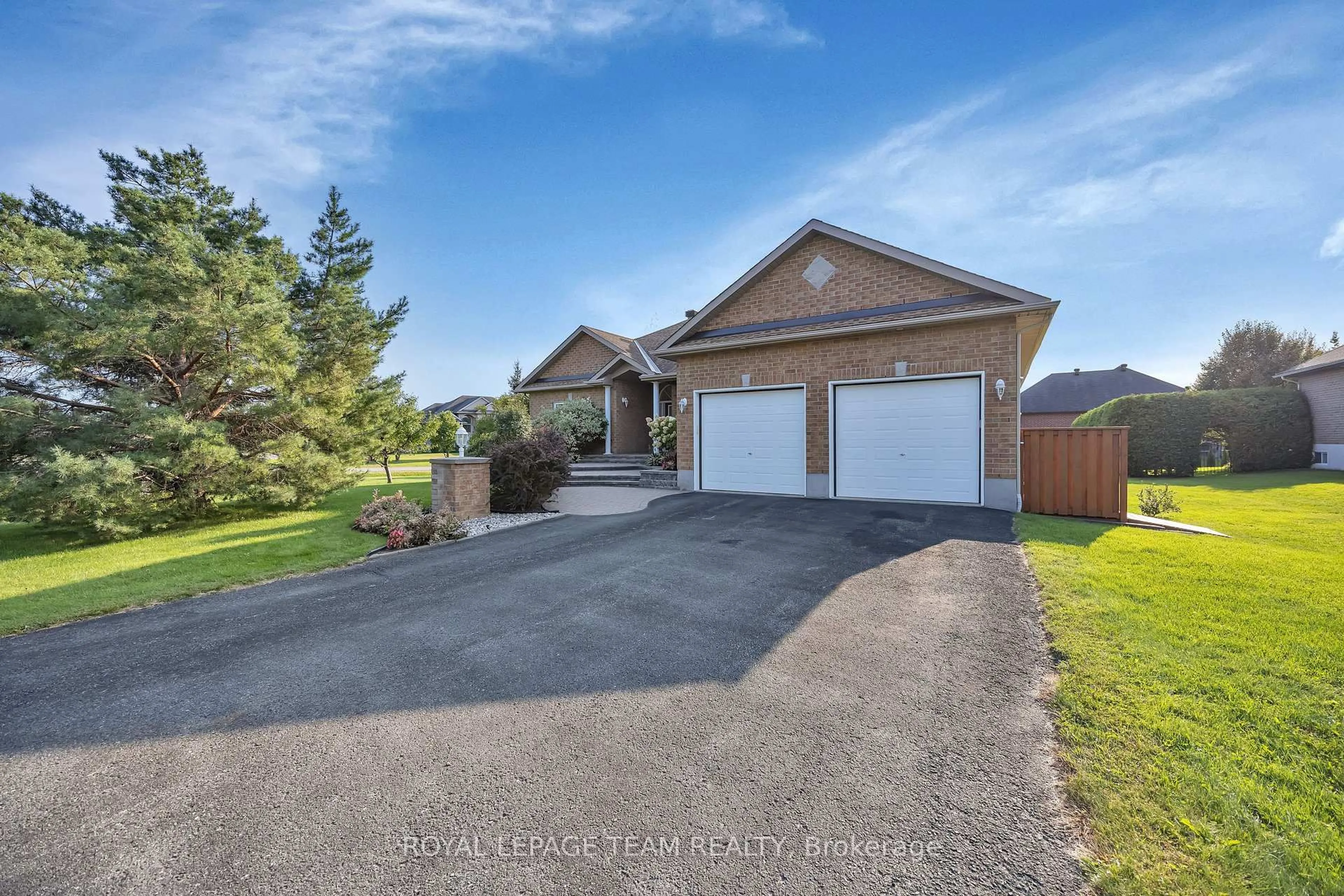 A pic from outside/outdoor area/front of a property/back of a property/a pic from drone, street for 1426 Spartan Grove St, Ottawa Ontario K4P 1R6
