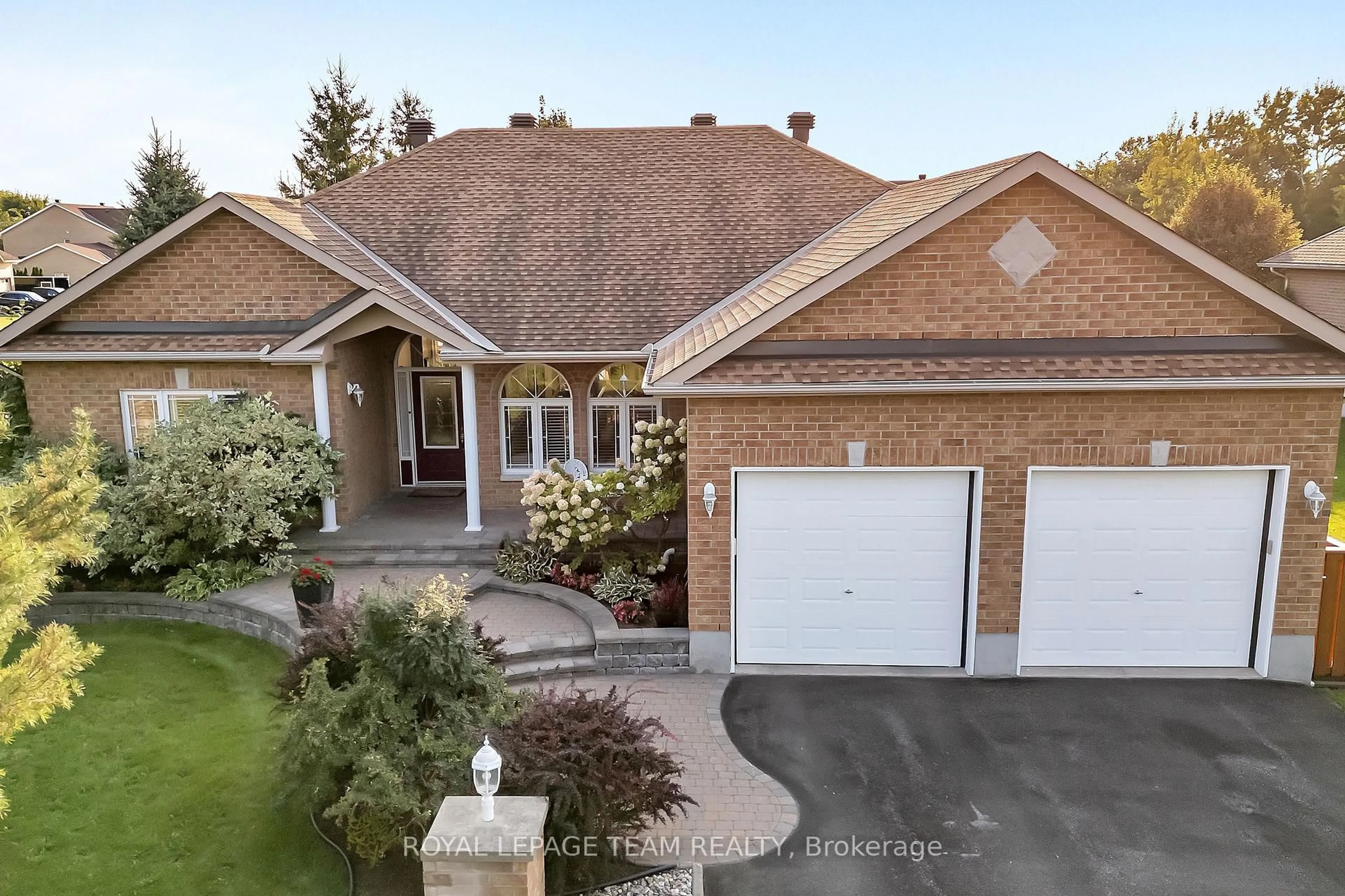 A pic from outside/outdoor area/front of a property/back of a property/a pic from drone, street for 1426 Spartan Grove St, Ottawa Ontario K4P 1R6
