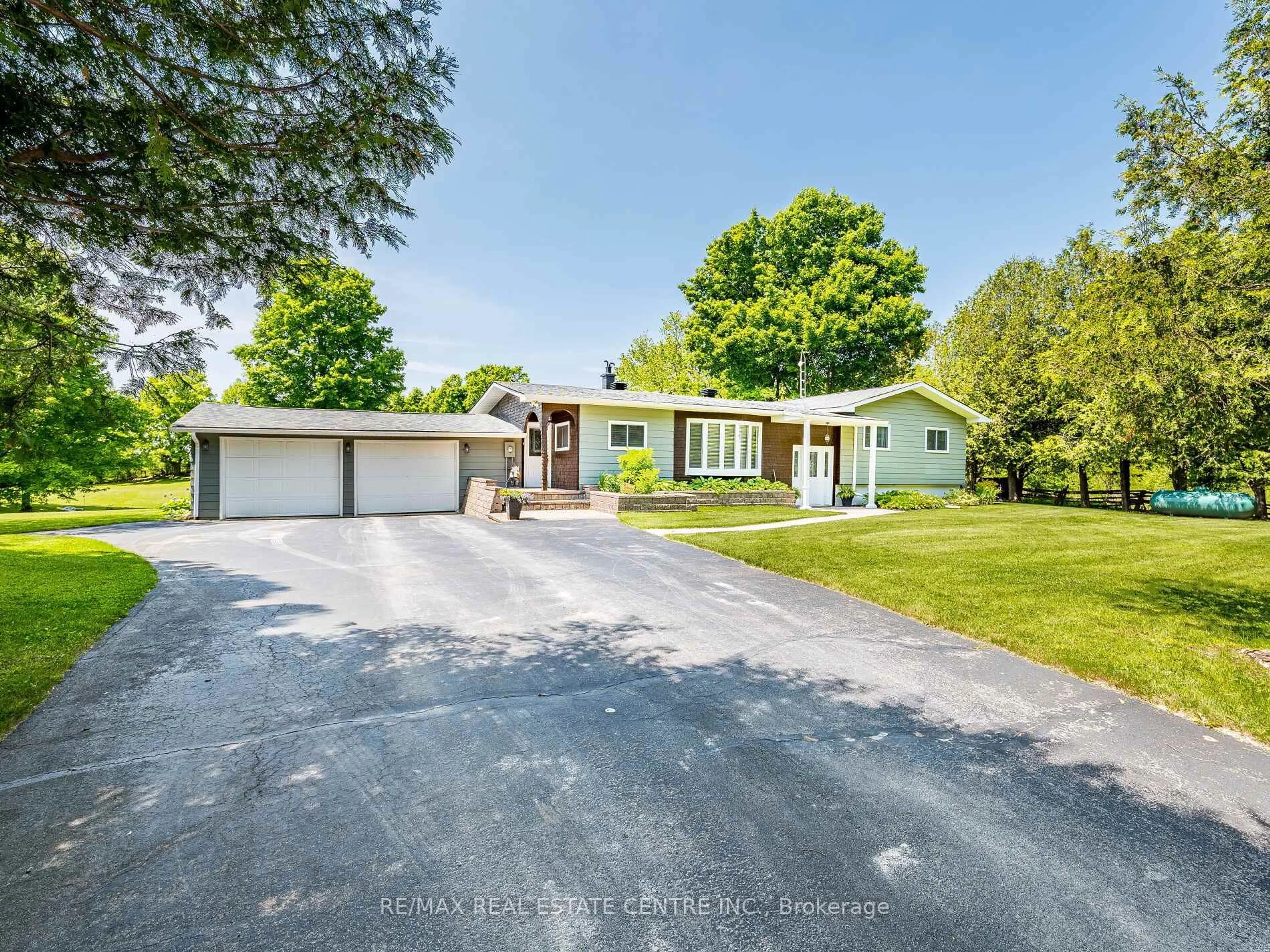 A pic from outside/outdoor area/front of a property/back of a property/a pic from drone, street for 5178 Fifth Line, Erin Ontario N0B 1T0