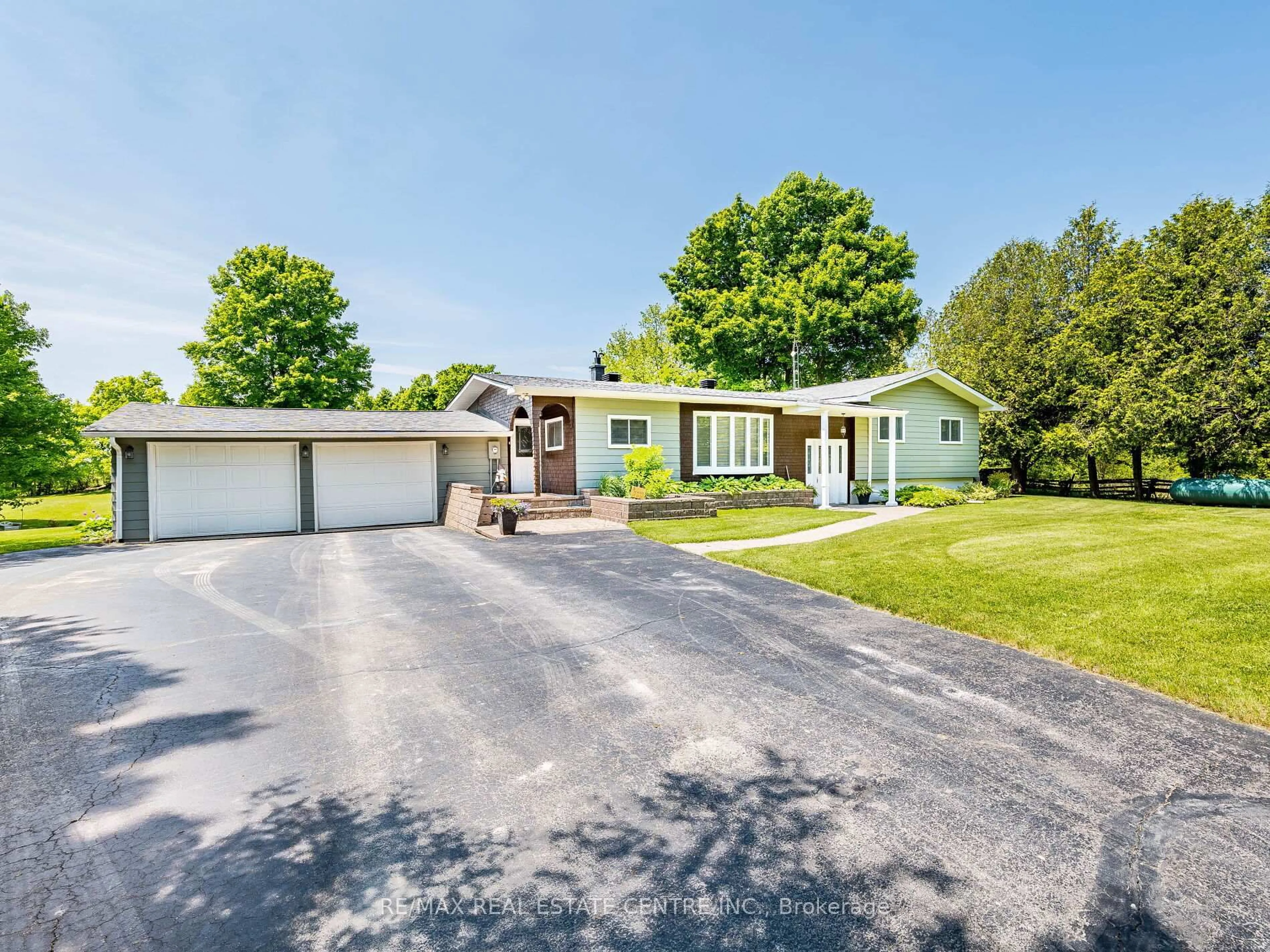 A pic from outside/outdoor area/front of a property/back of a property/a pic from drone, street for 5178 Fifth Line, Erin Ontario N0B 1T0