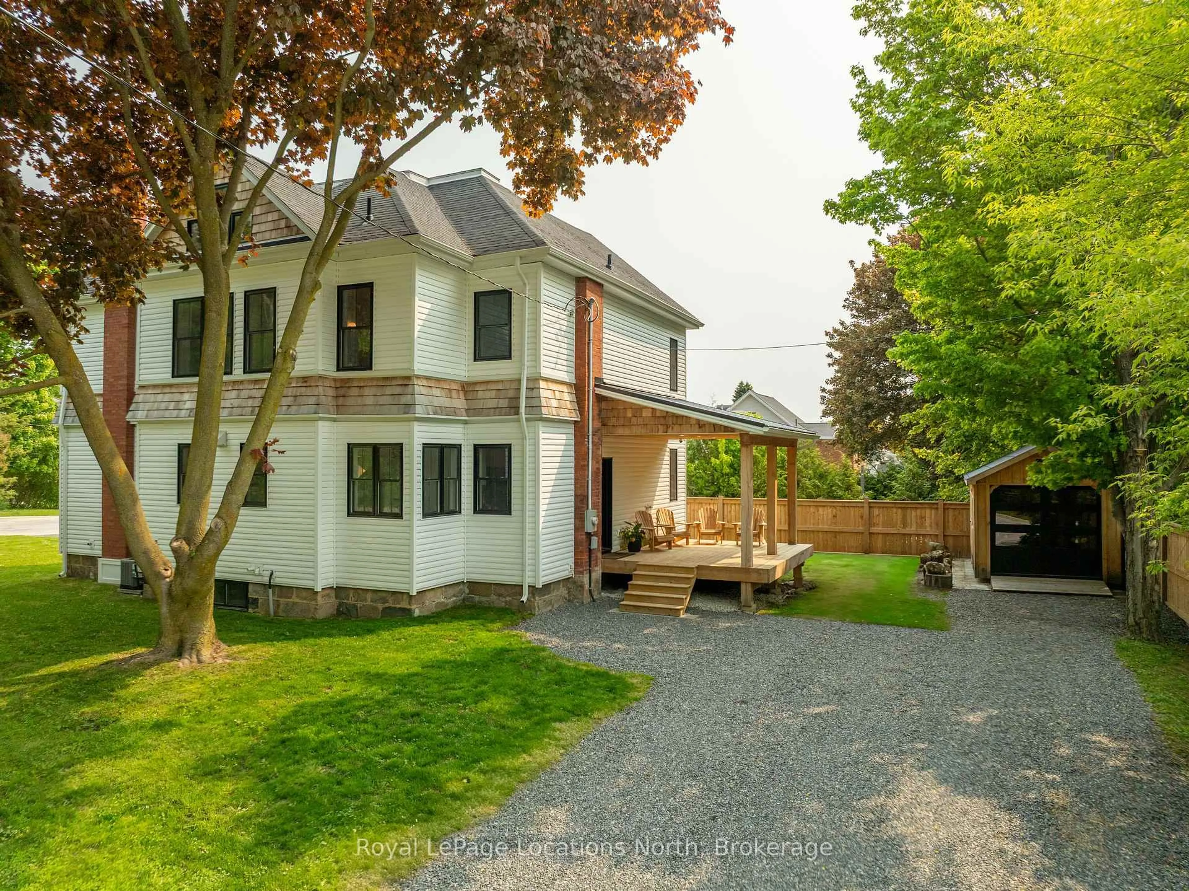 A pic from outside/outdoor area/front of a property/back of a property/a pic from drone, street for 163 Trowbridge St, Meaford Ontario N4L 1G3
