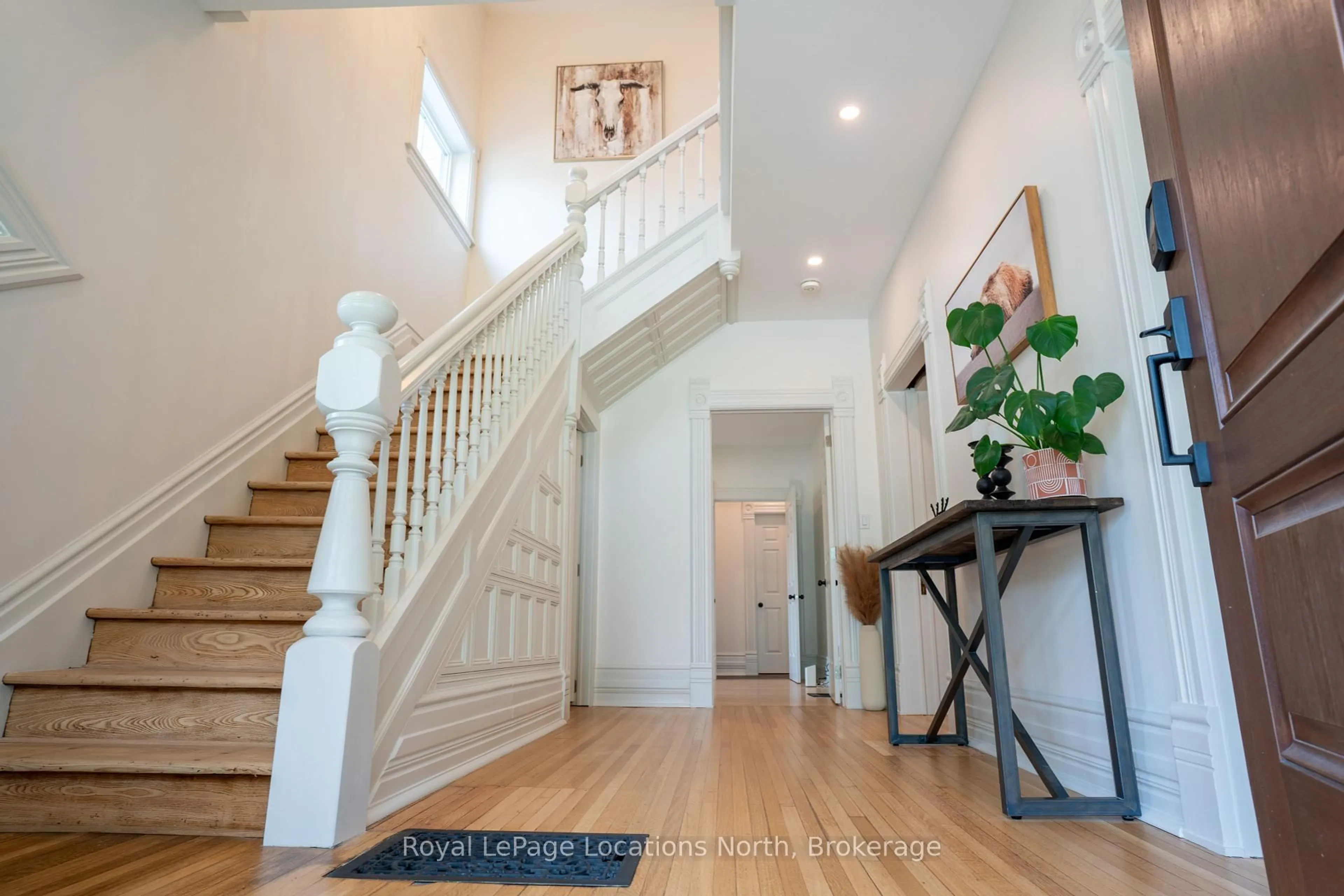 Indoor entryway for 163 Trowbridge St, Meaford Ontario N4L 1G3