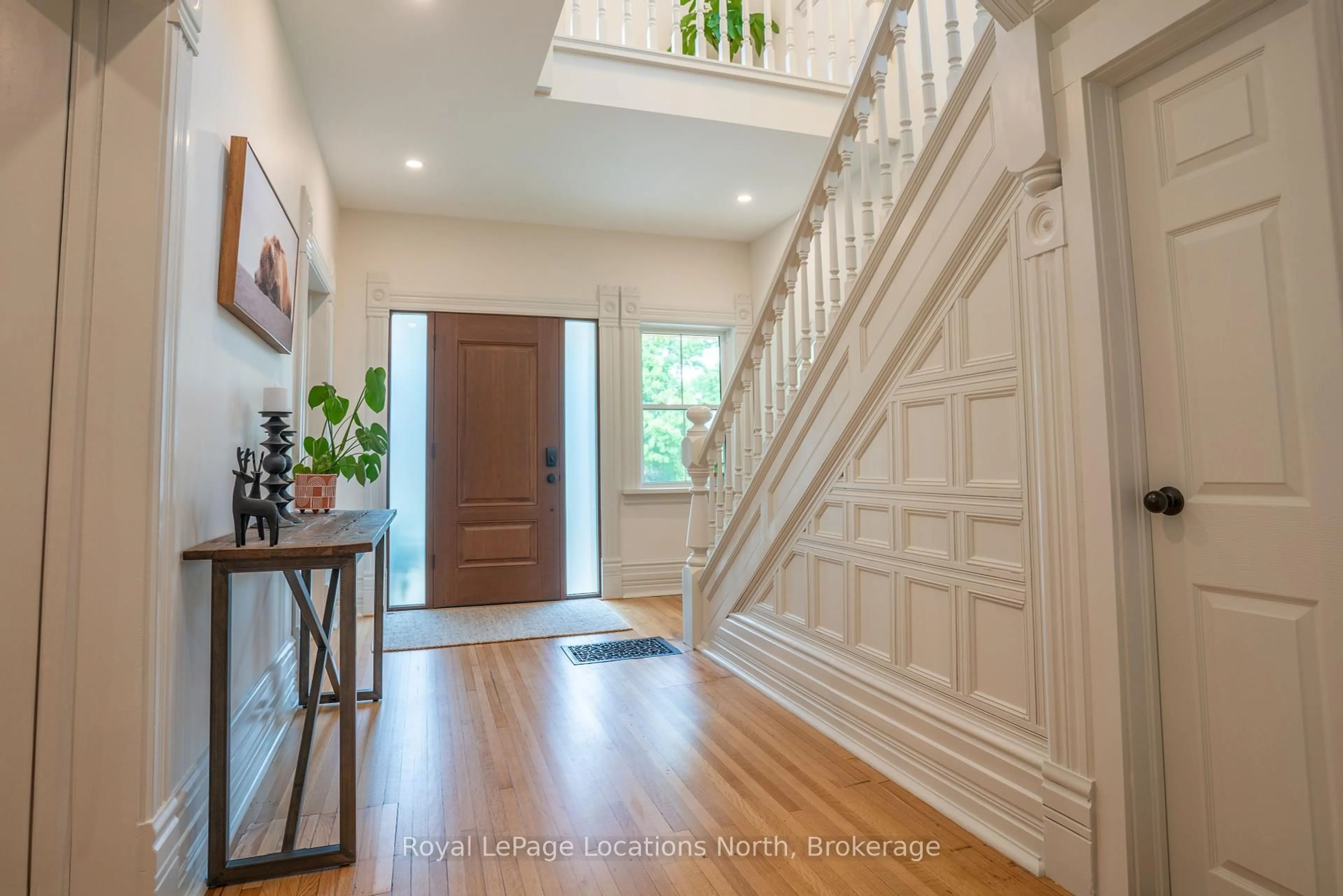 Indoor entryway for 163 Trowbridge St, Meaford Ontario N4L 1G3