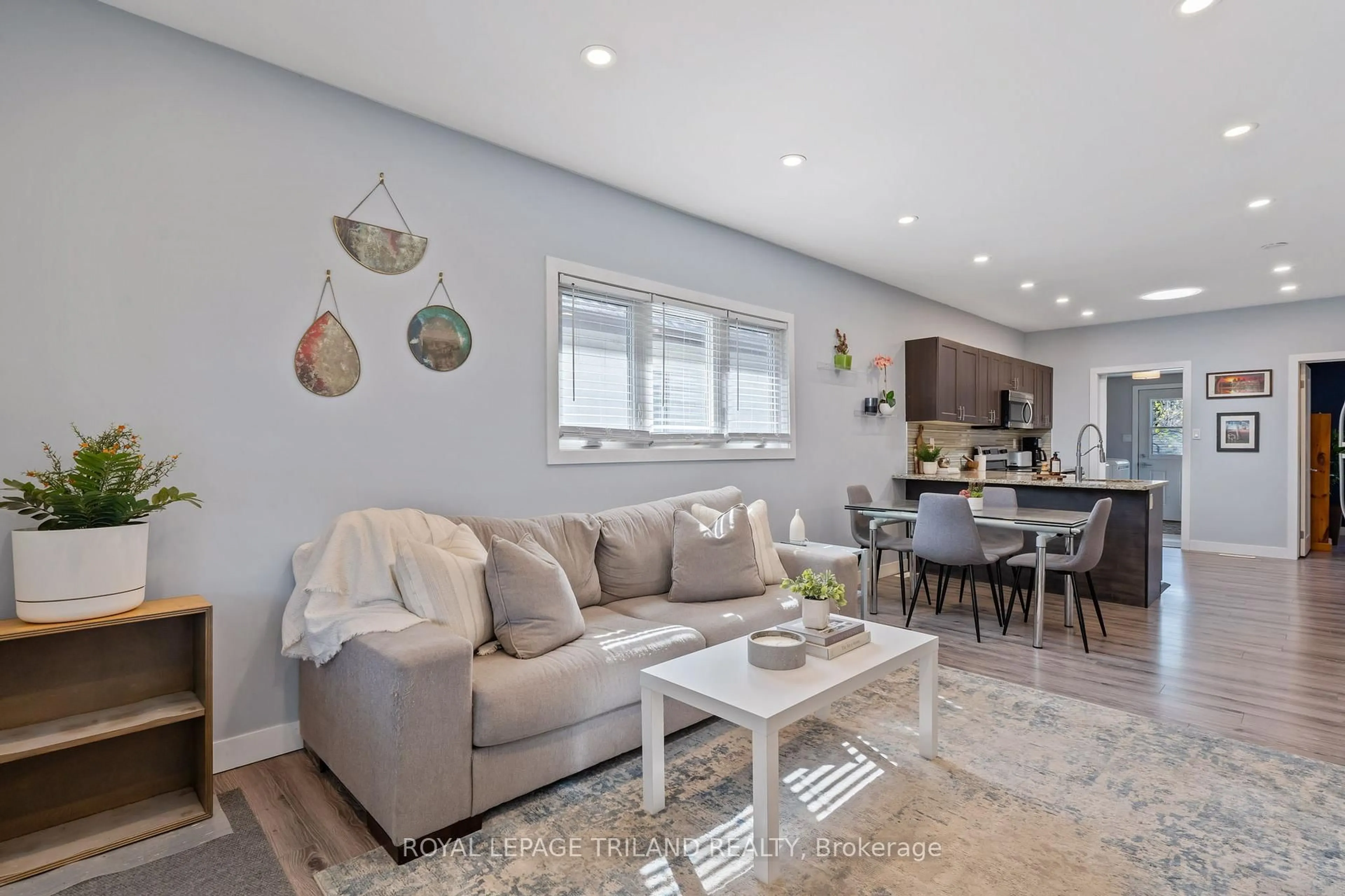 Living room with furniture, unknown for 80 Springbank Dr, London South Ontario N6J 1E6
