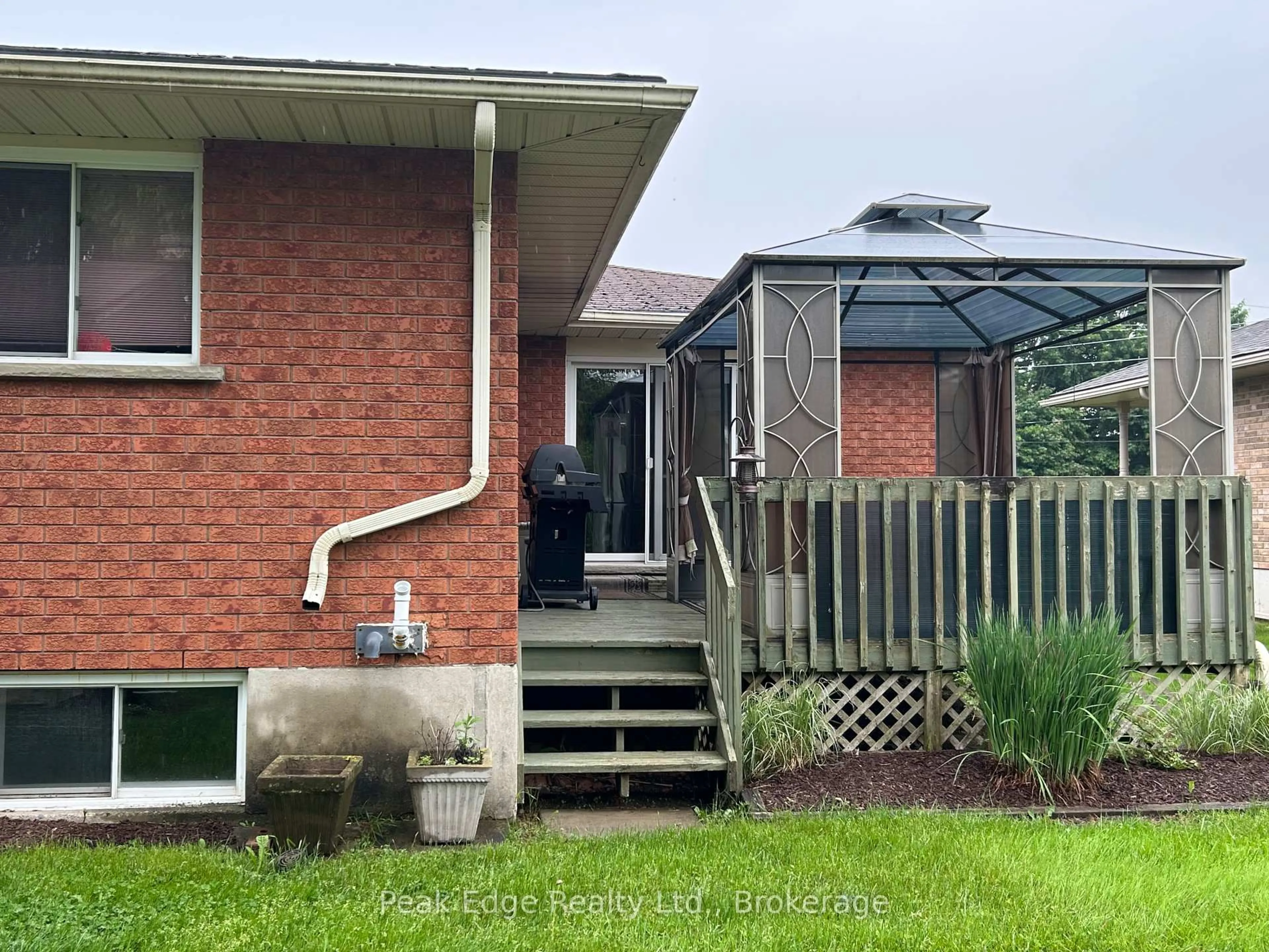 Unknown for 400 Durham St, Wellington North Ontario N0G 2L2