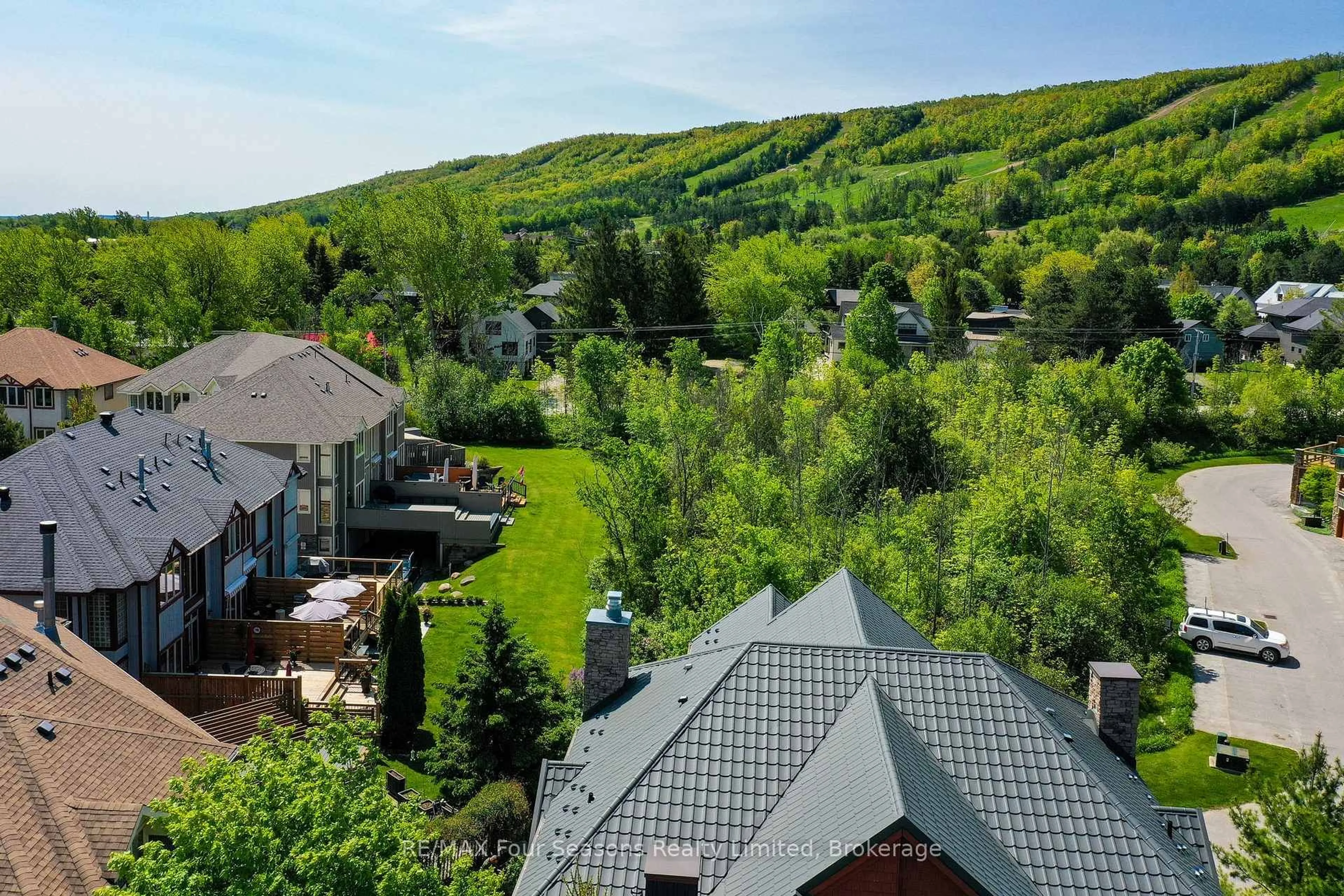 A pic from outside/outdoor area/front of a property/back of a property/a pic from drone, mountain view for 214 BLUESKI GEORGE Cres #26, Blue Mountains Ontario L9Y 0V5