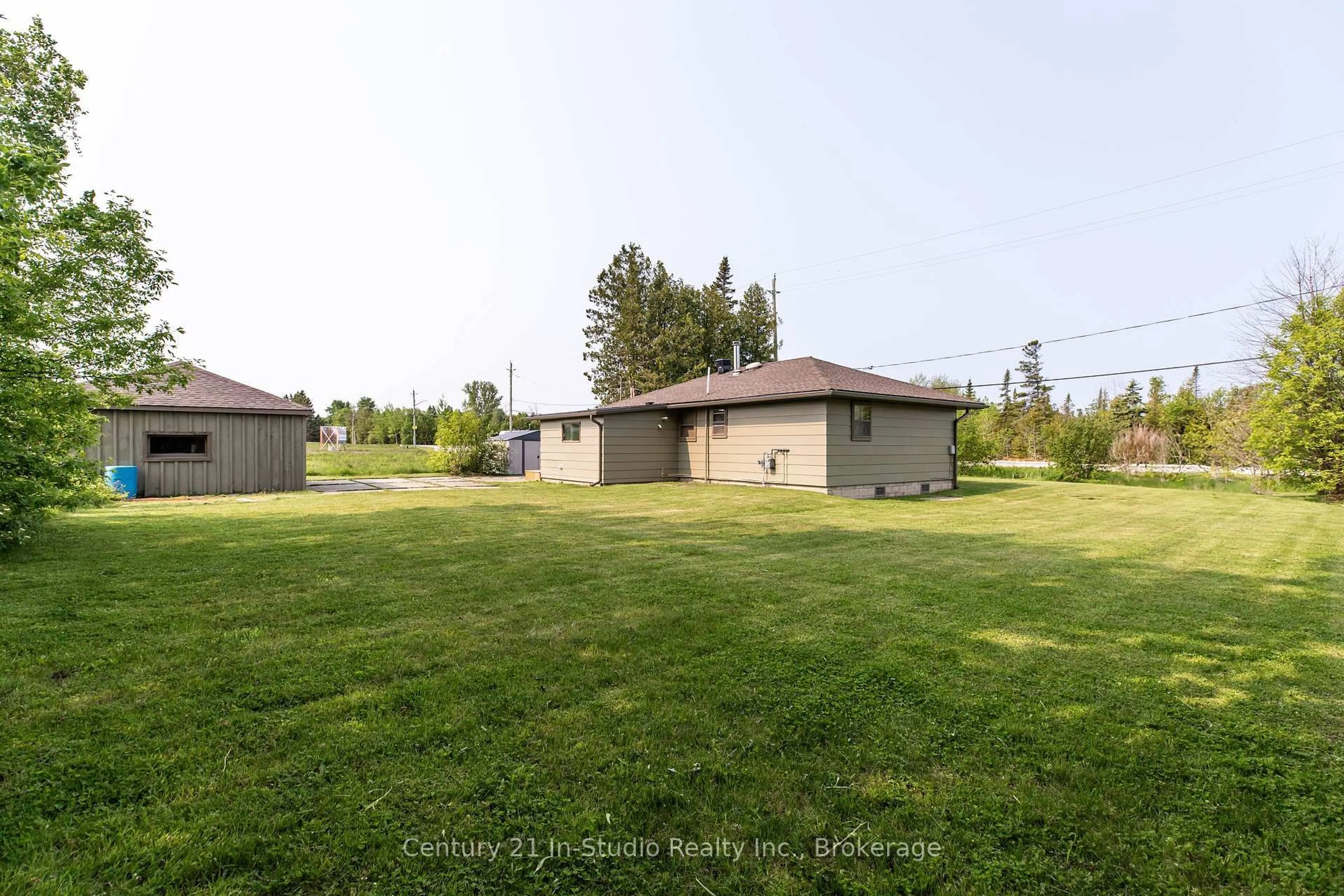 A pic from outside/outdoor area/front of a property/back of a property/a pic from drone, unknown for 75 Turner St, Saugeen Shores Ontario N0H 2L0